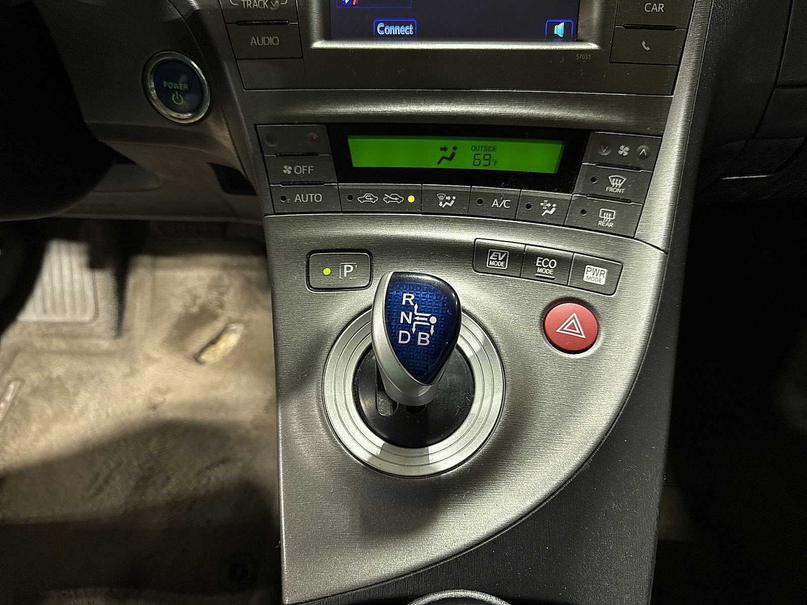 Thumbnail: 2015 Toyota Prius - 21
