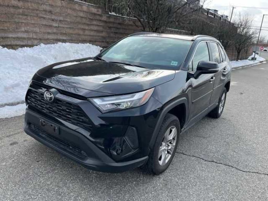 Used 2022 Toyota RAV4 XLE SUV