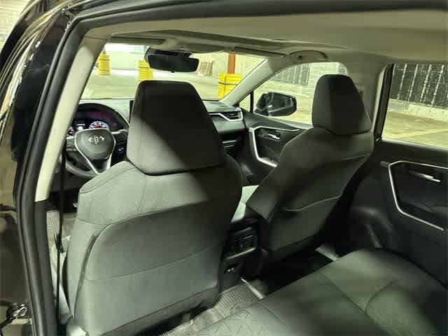 2022 Toyota RAV4 XLE 27