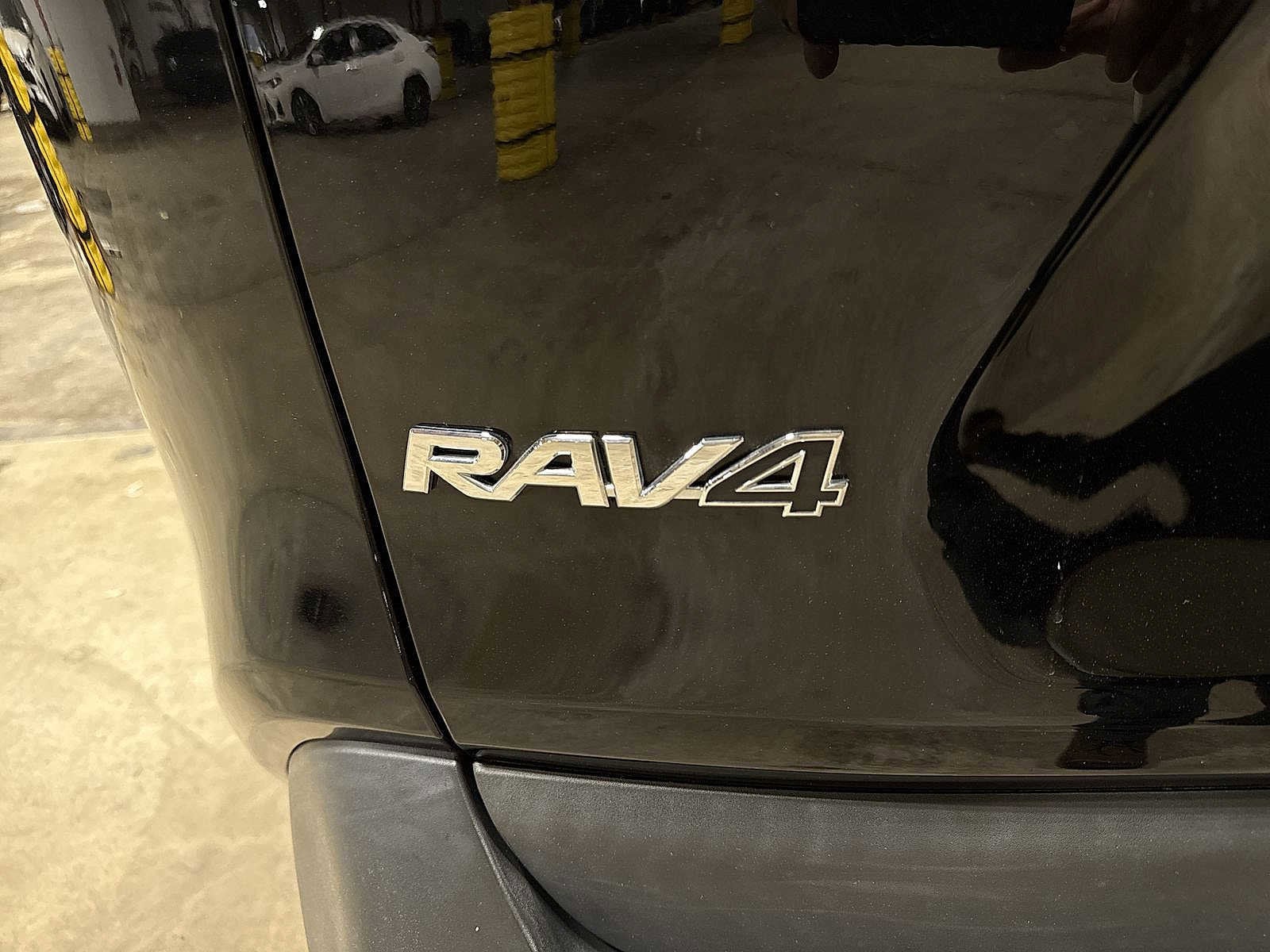 Thumbnail: 2021 Toyota RAV4 - 24