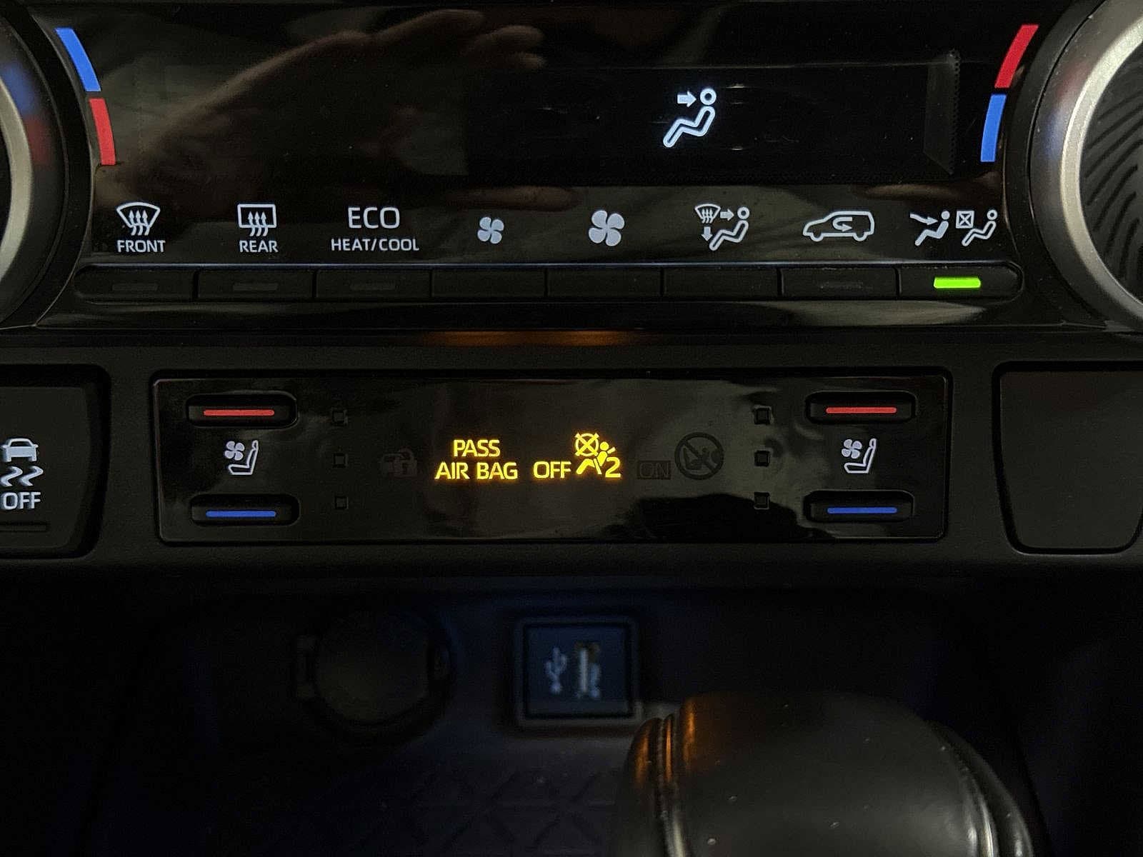 Thumbnail: 2023 Toyota RAV4 - 34