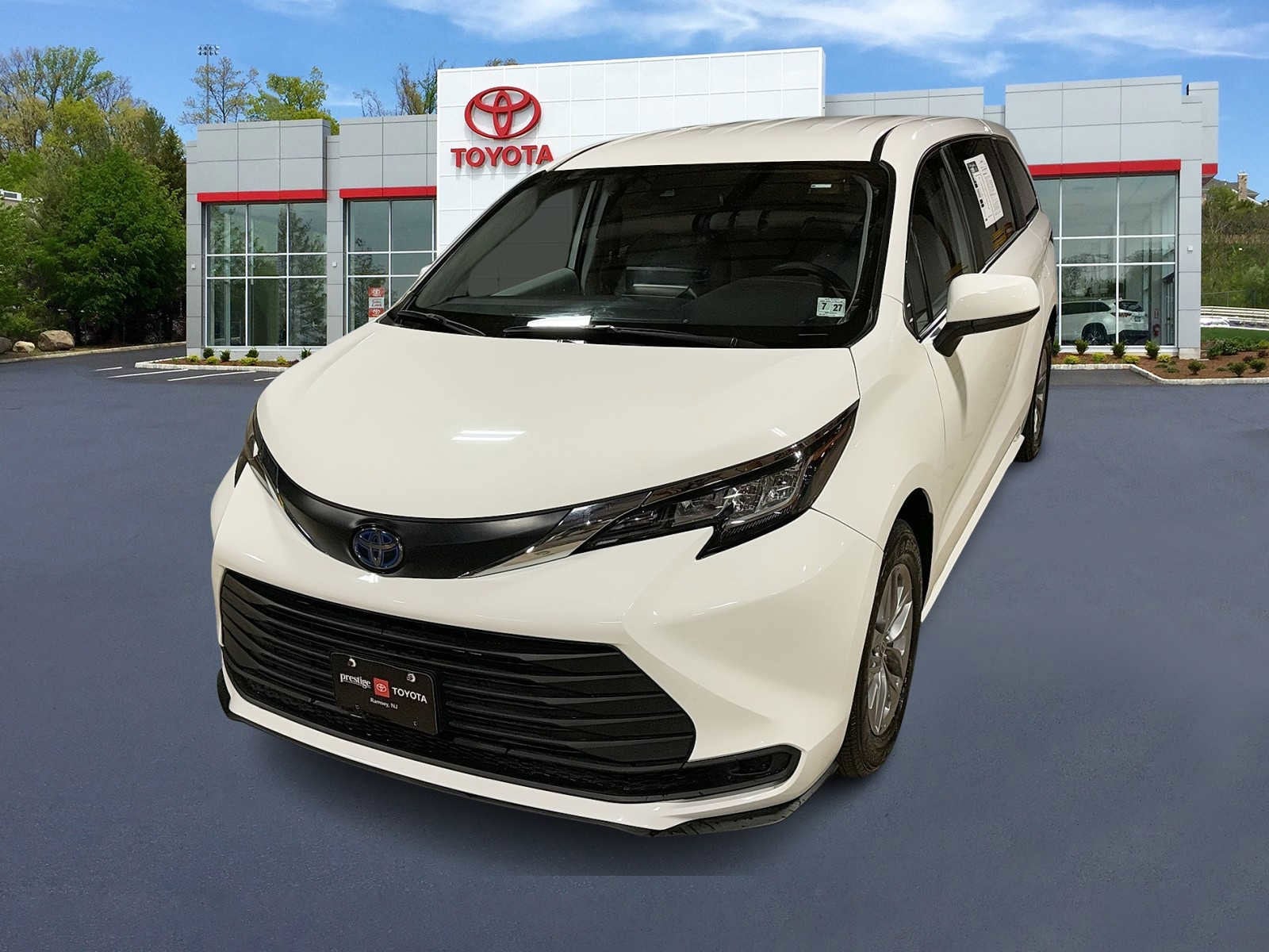 Thumbnail: 2022 Toyota Sienna - 1