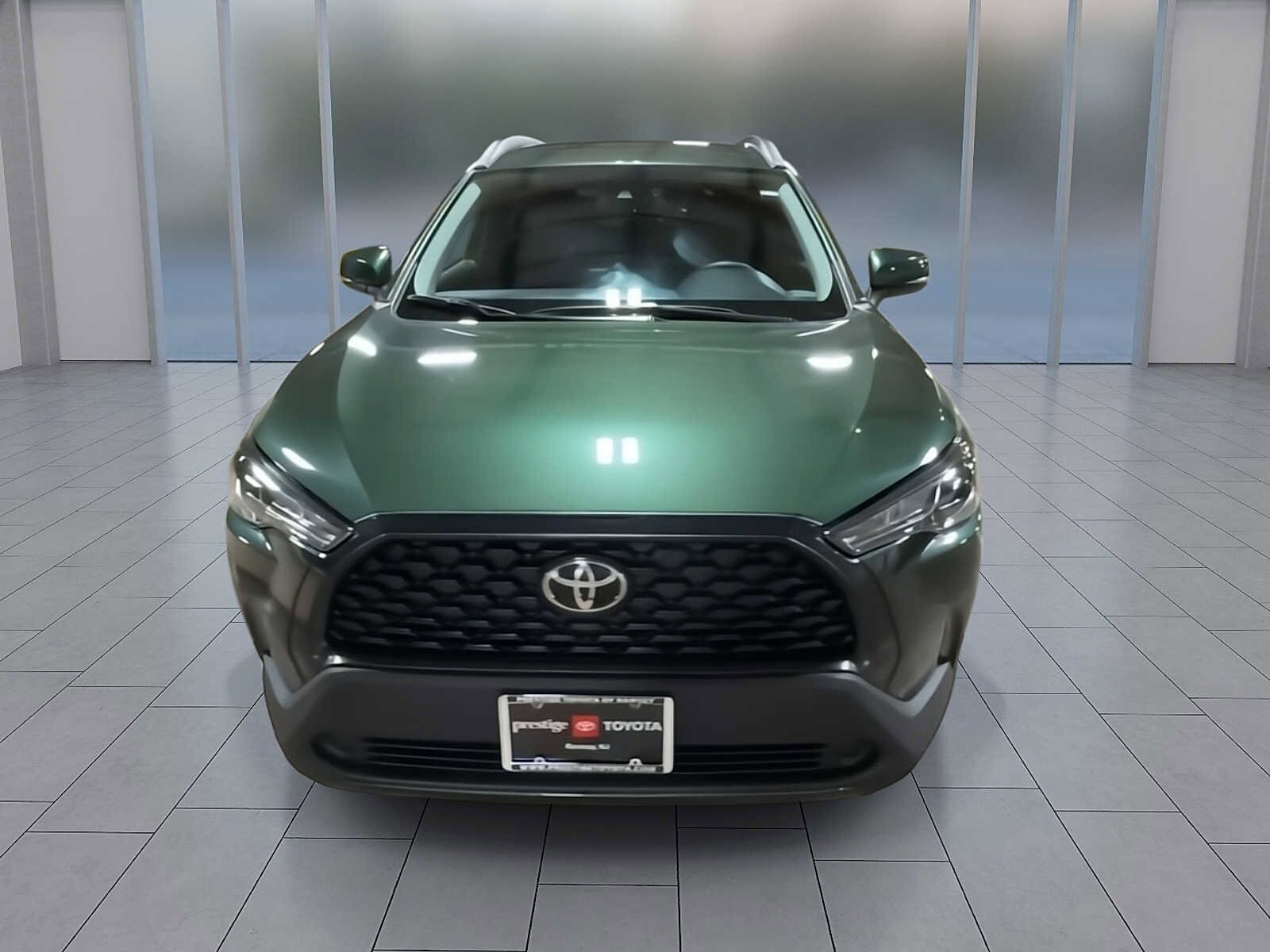 2022 Toyota Corolla Cross LE photo 2