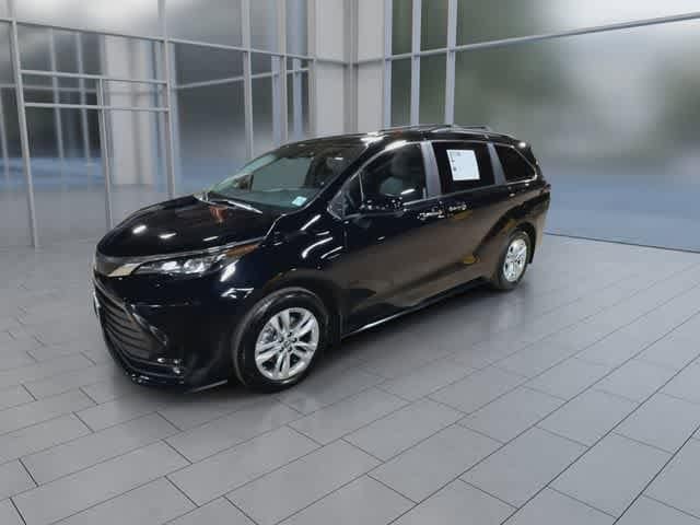 Thumbnail: 2025 Toyota Sienna - 4