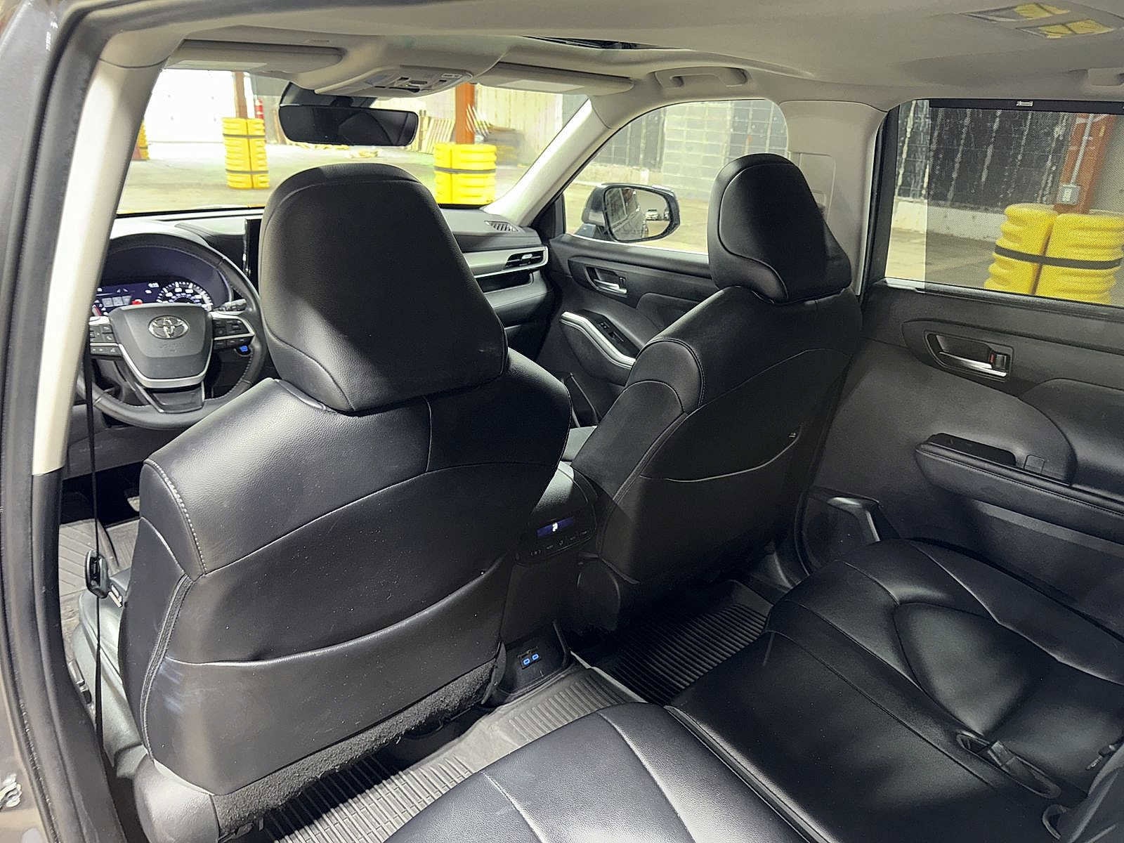 Thumbnail: 2022 Toyota Highlander - 28