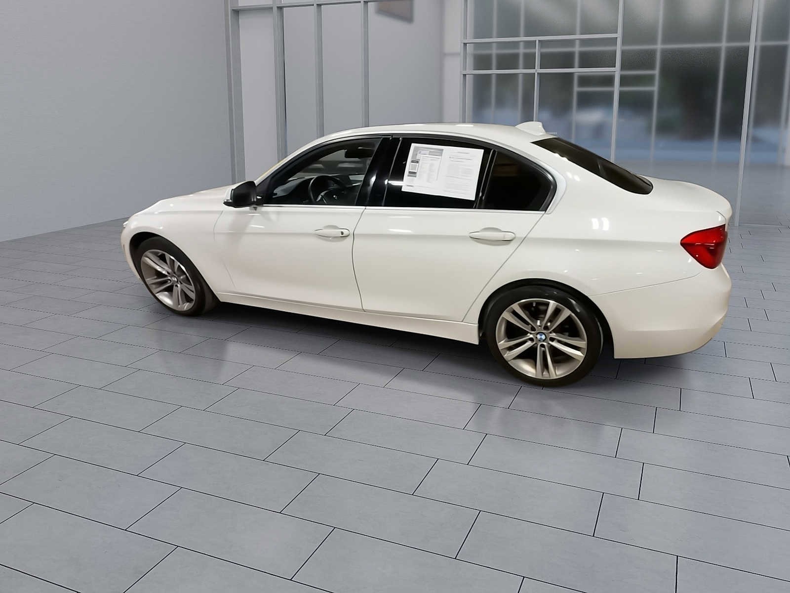 Thumbnail: 2017 BMW 3 Series - 6