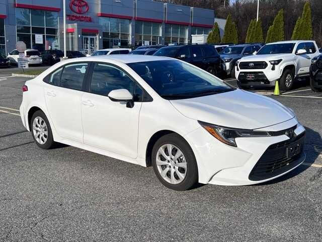 2025 Toyota Corolla LE photo 3