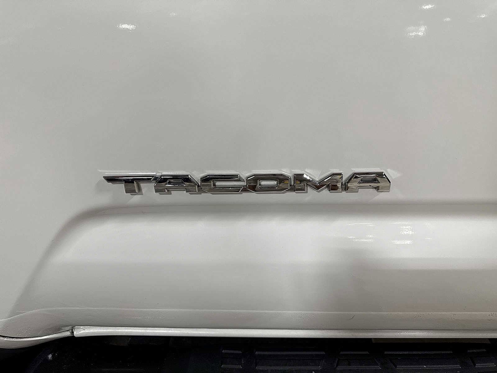 Thumbnail: 2016 Toyota Tacoma - 26