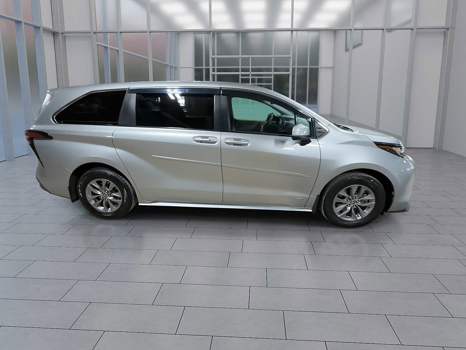 Thumbnail: 2021 Toyota Sienna - 9