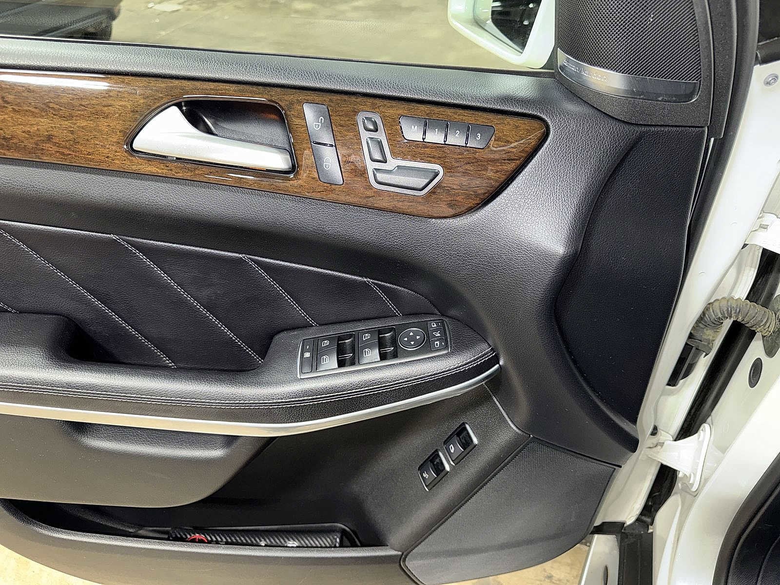 Thumbnail: 2013 Mercedes-Benz GL-Class - 23