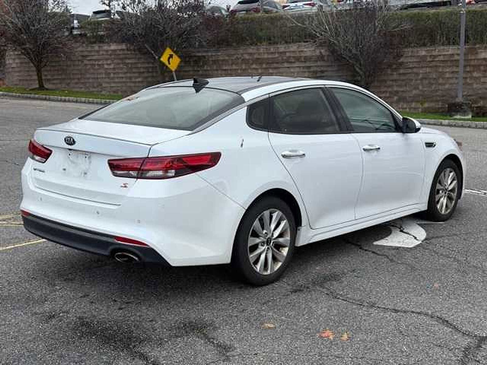 2018 Kia Optima S photo 4