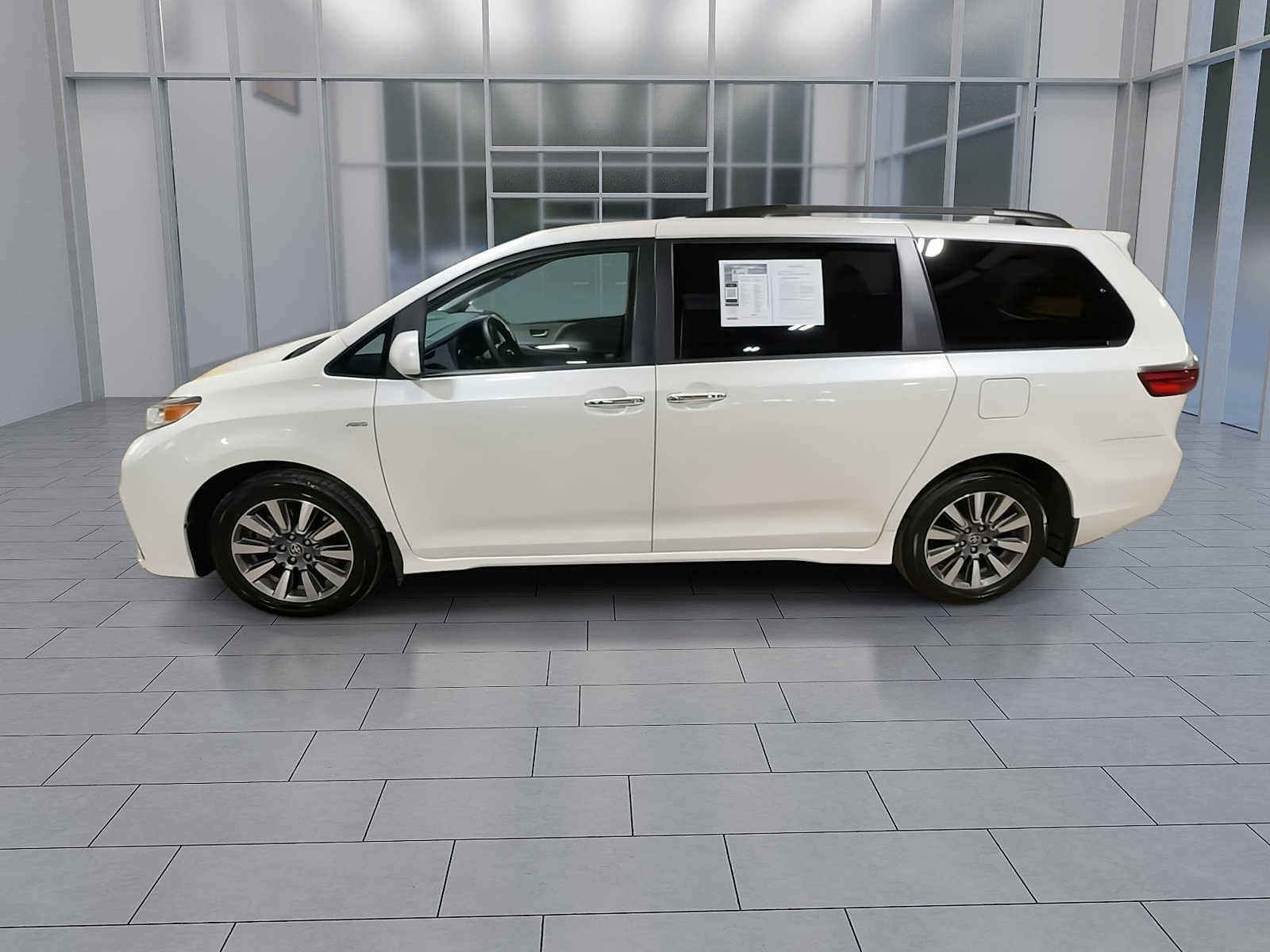 Thumbnail: 2020 Toyota Sienna - 5