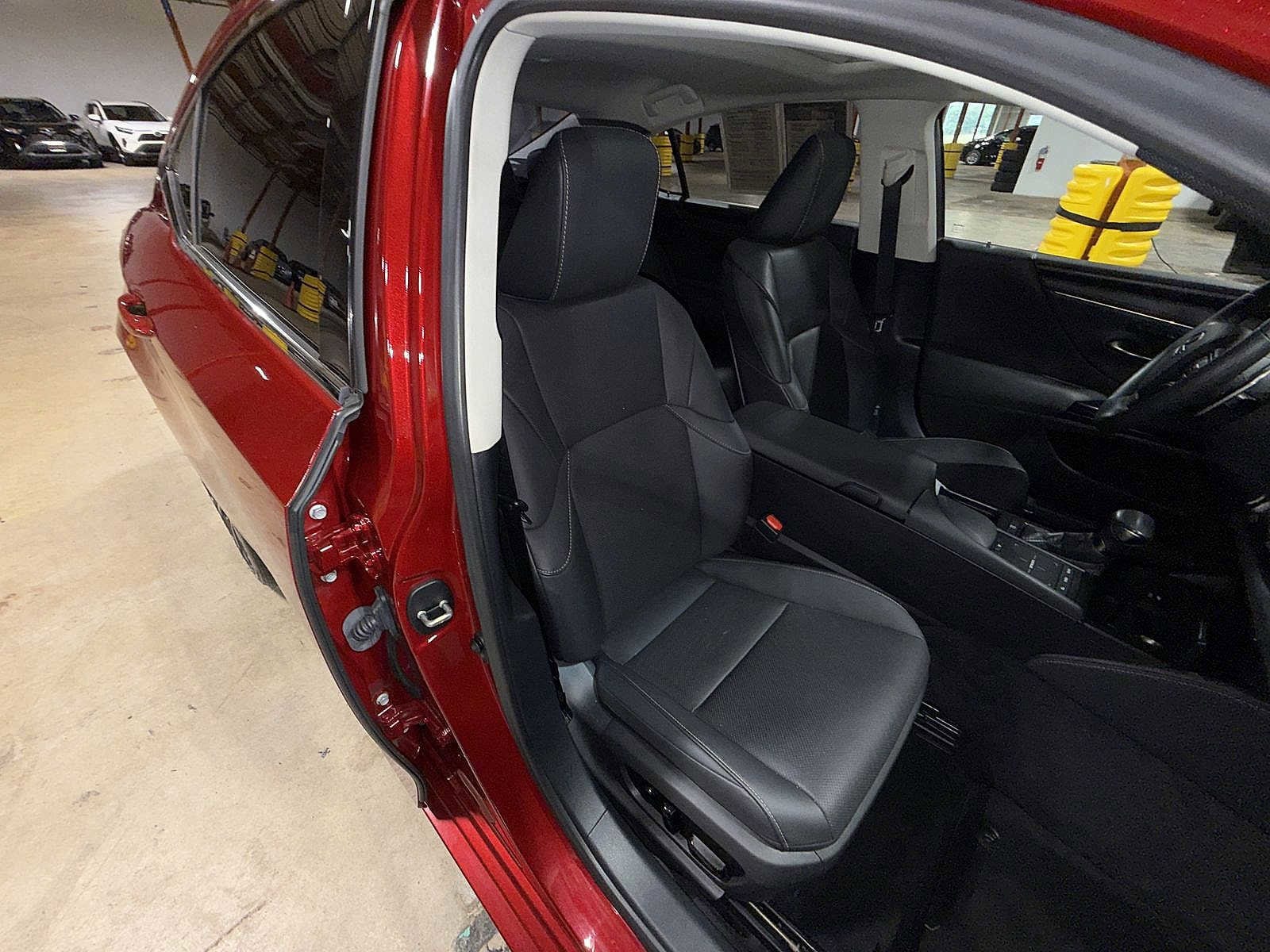 Thumbnail: 2022 Lexus ES - 16