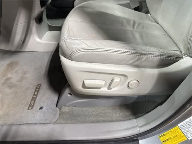 Thumbnail: 2011 Toyota Sienna - 24