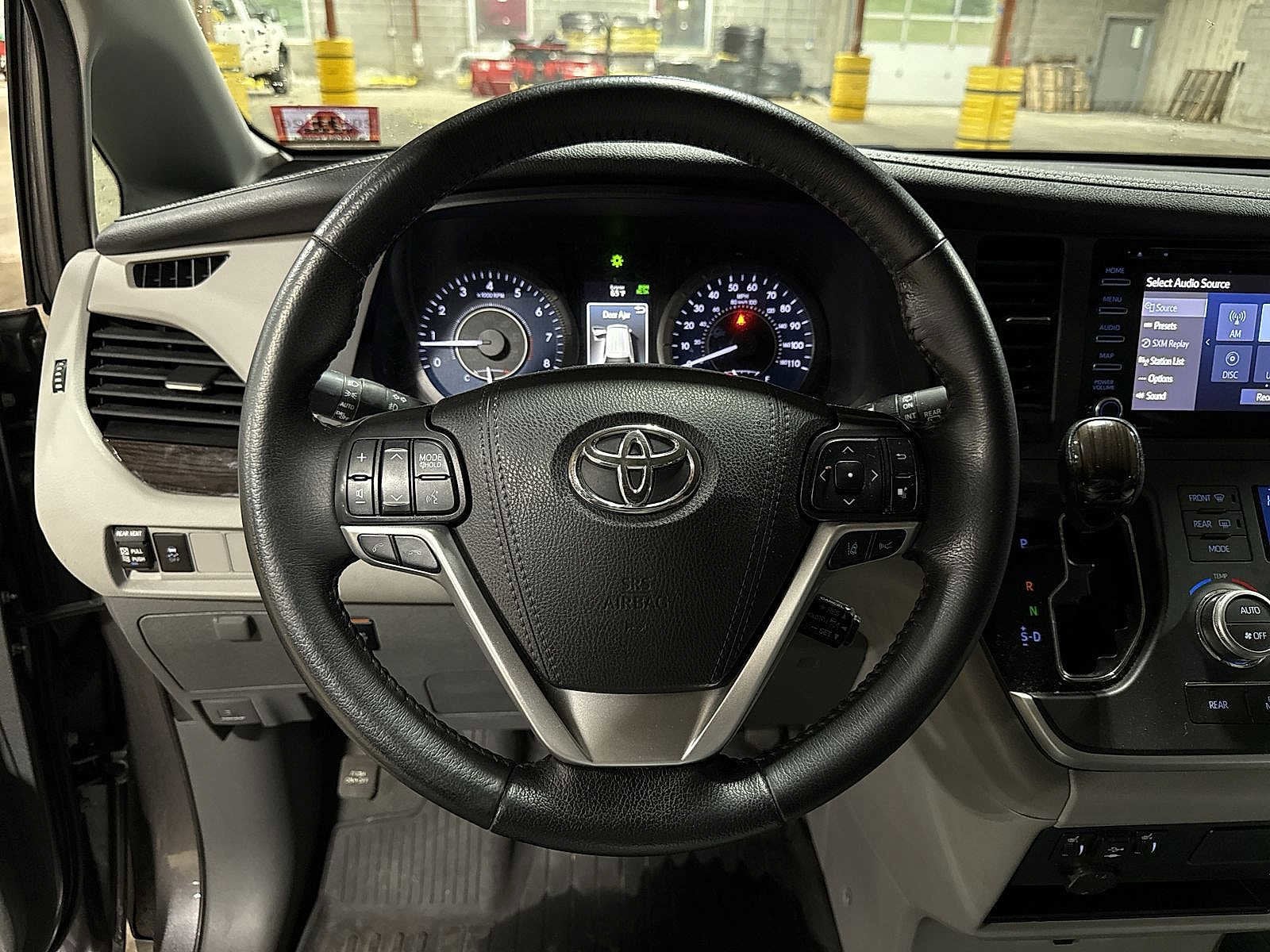 Thumbnail: 2020 Toyota Sienna - 18