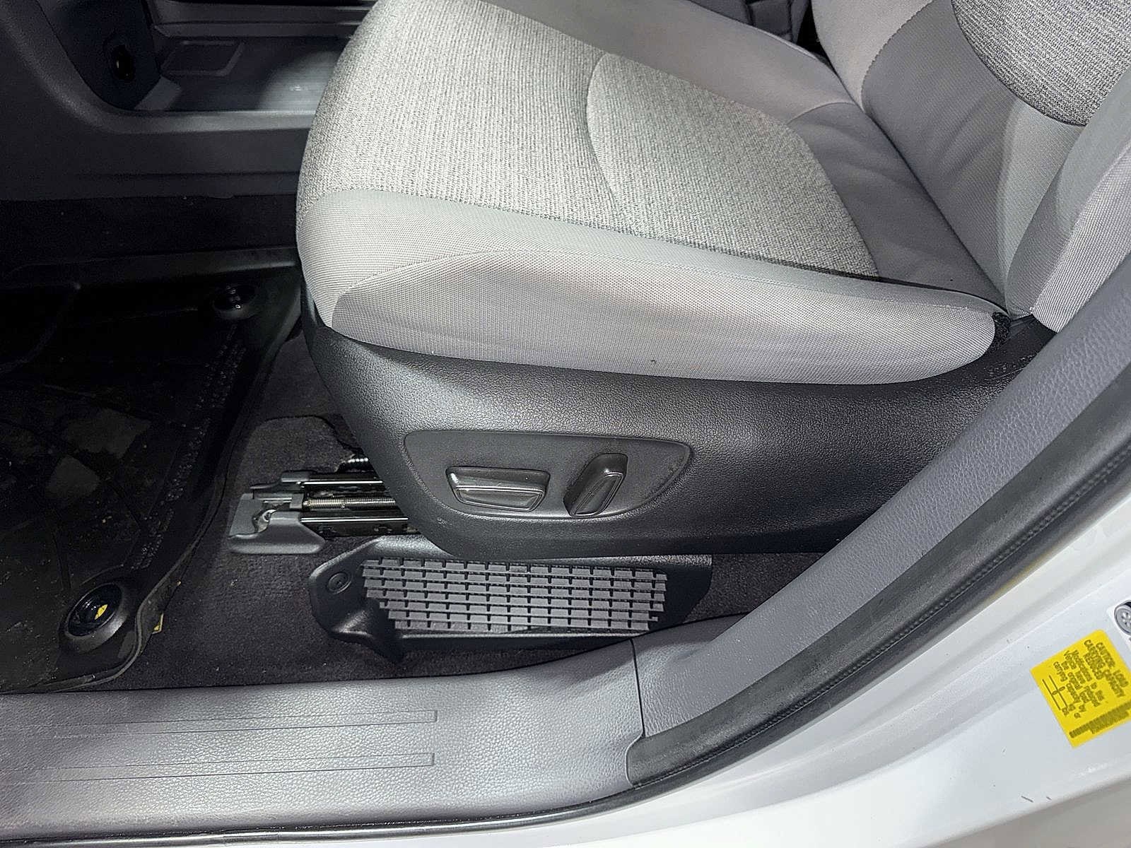 Thumbnail: 2023 Toyota Sienna - 24