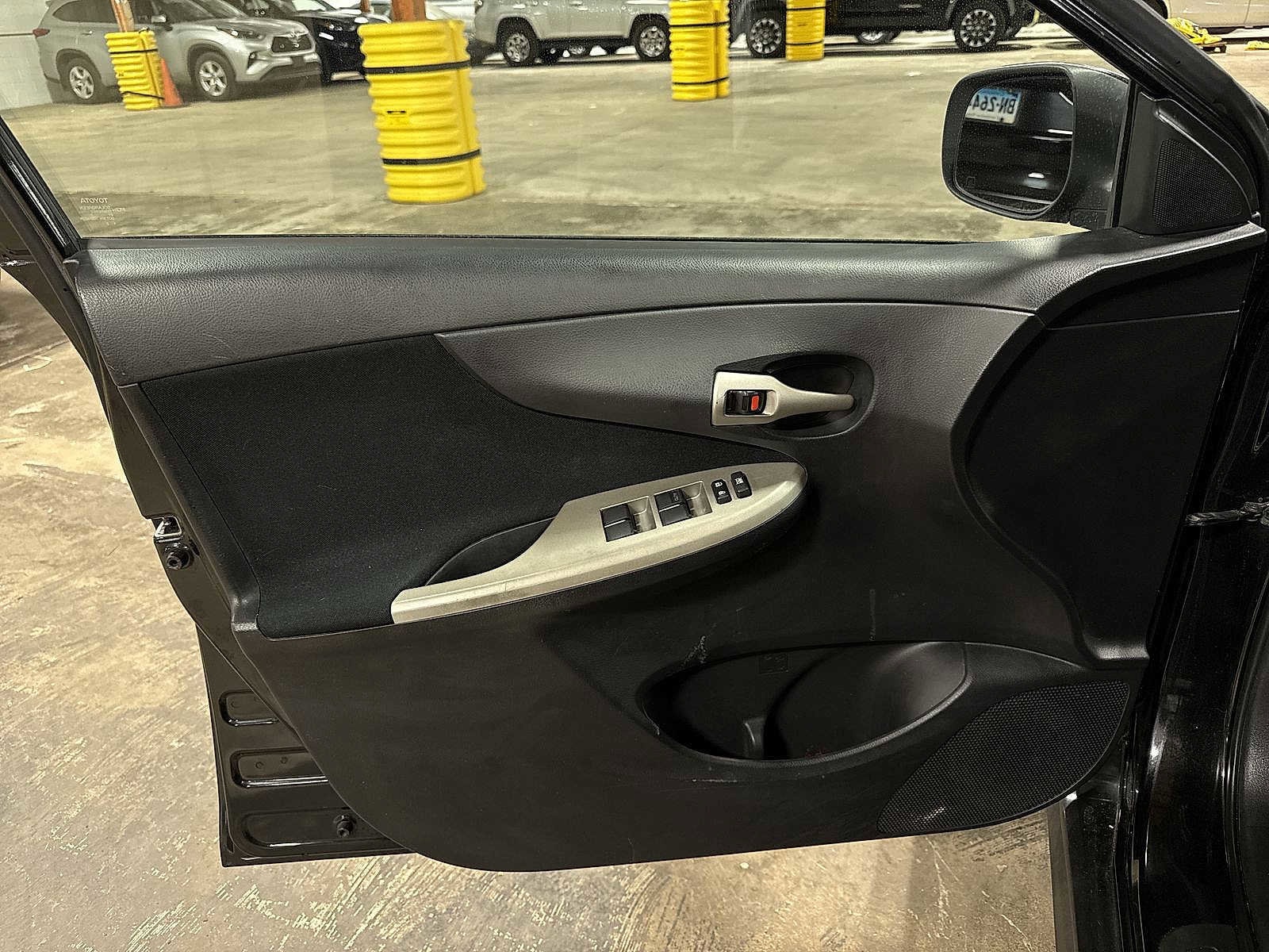 Thumbnail: 2010 Toyota Corolla - 26