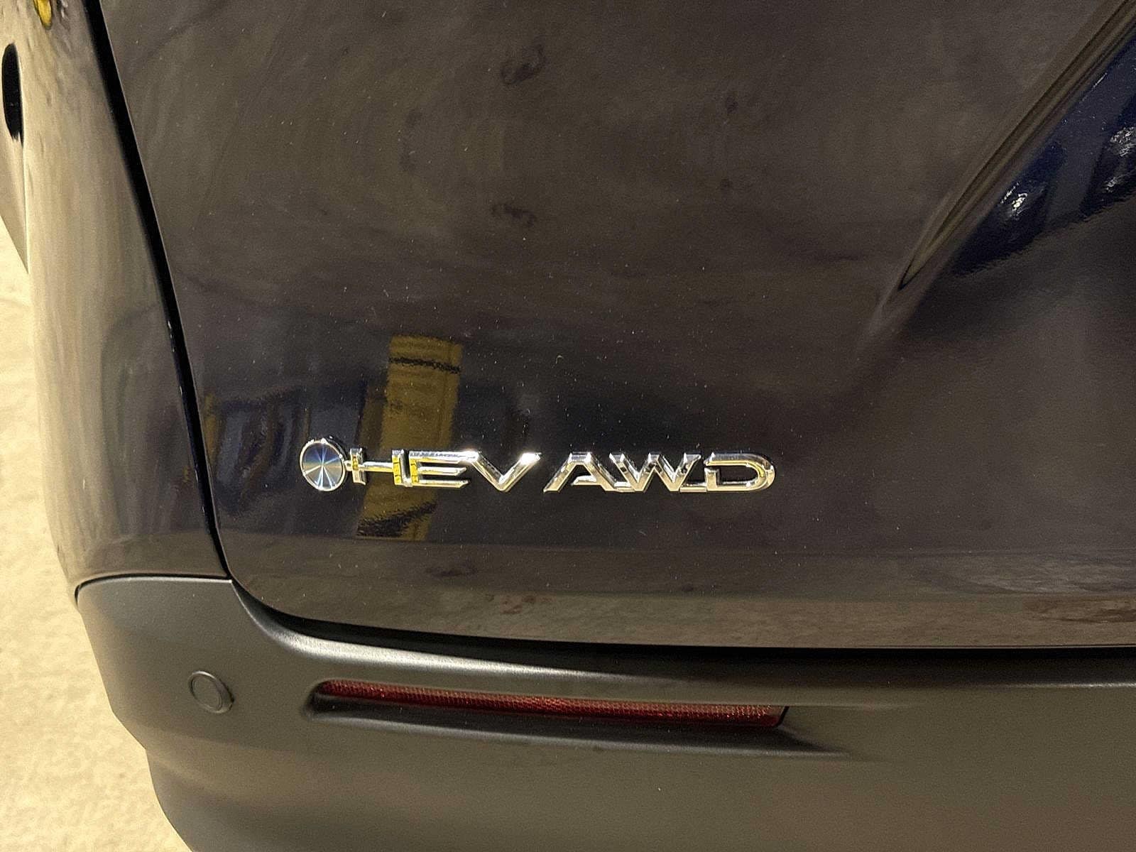 Thumbnail: 2025 Toyota Sienna - 27