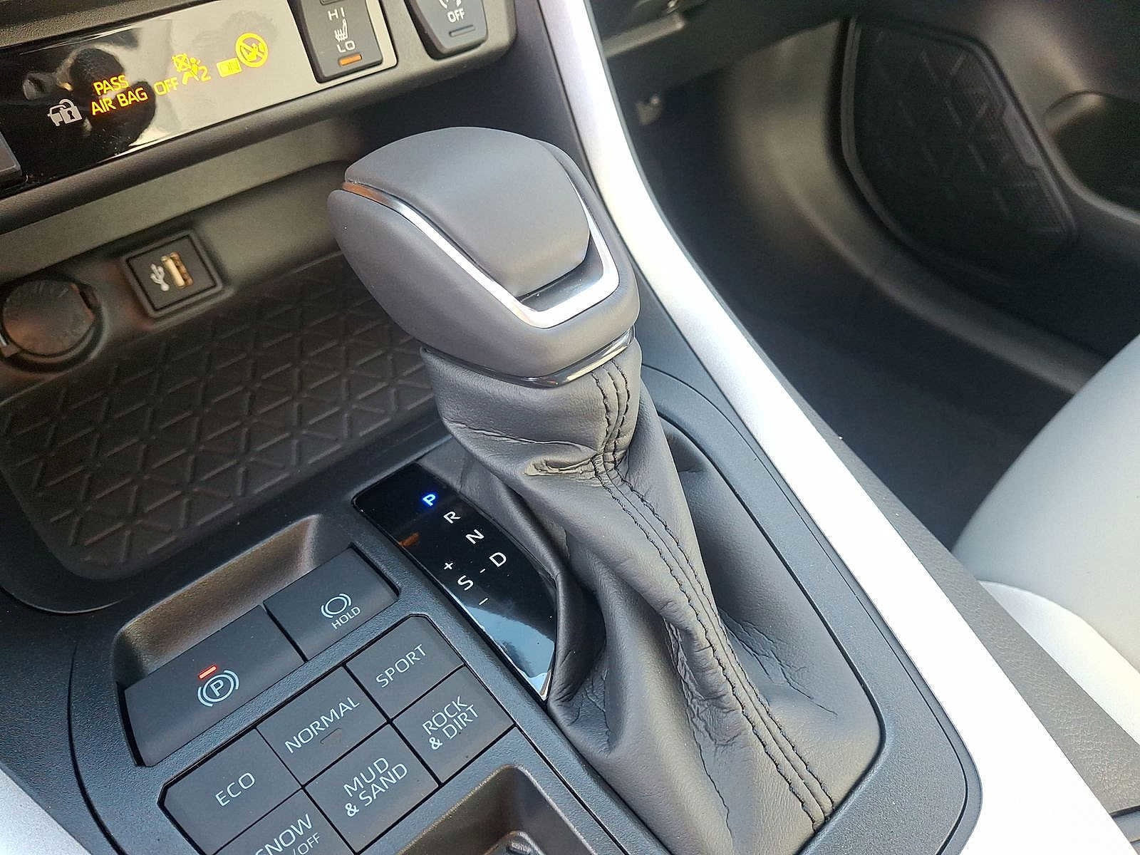 Thumbnail: 2025 Toyota RAV4 - 21