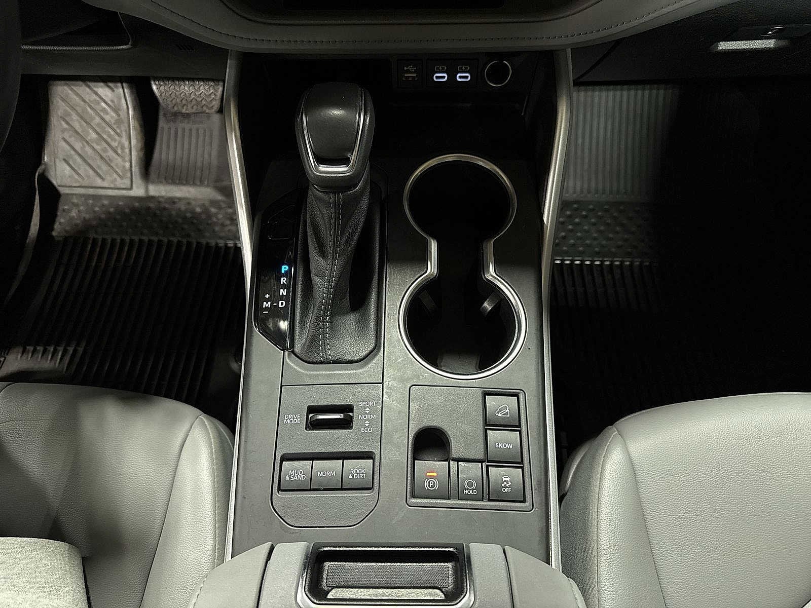 Thumbnail: 2023 Toyota Highlander - 32