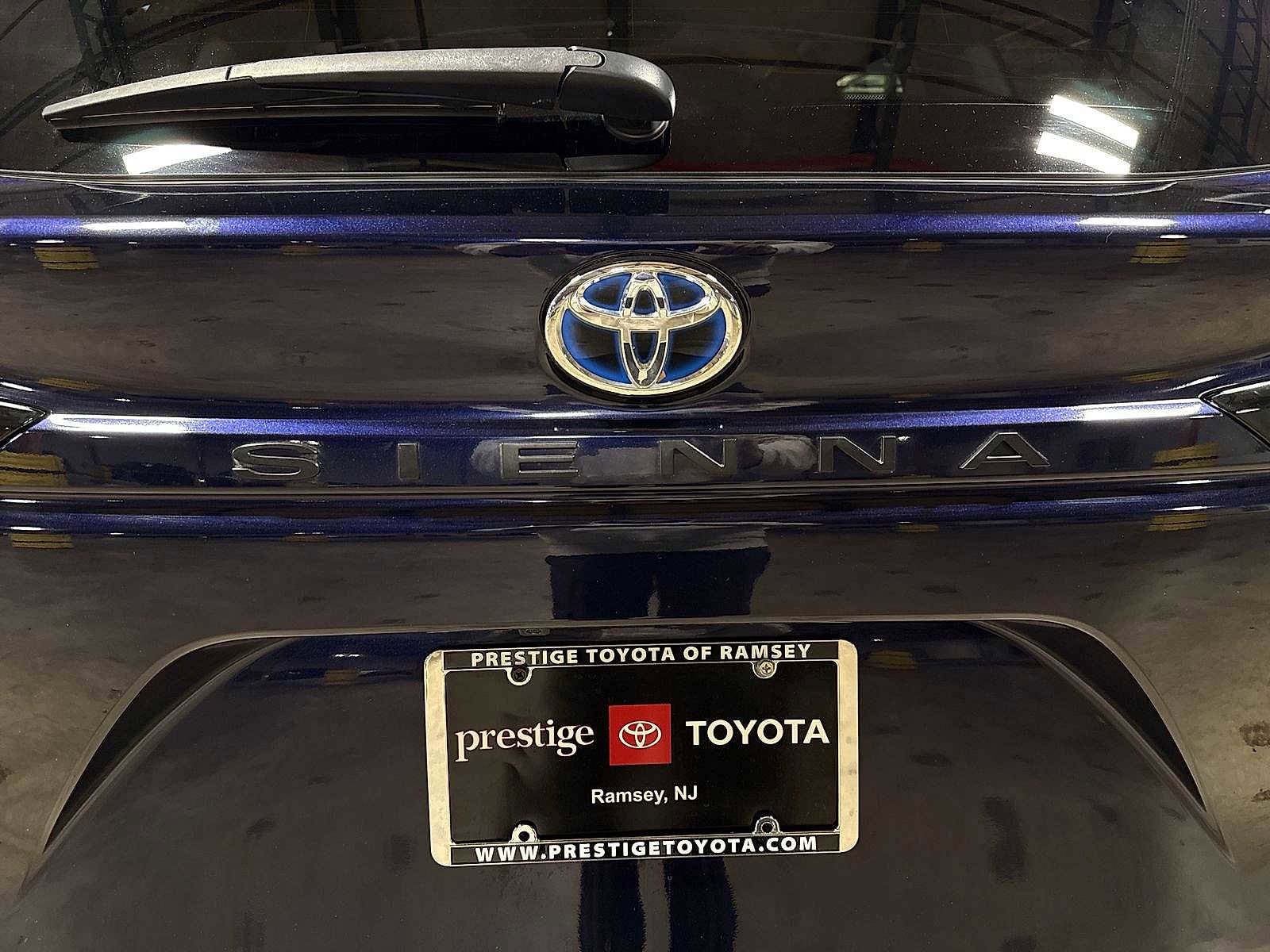 Thumbnail: 2023 Toyota Sienna - 26