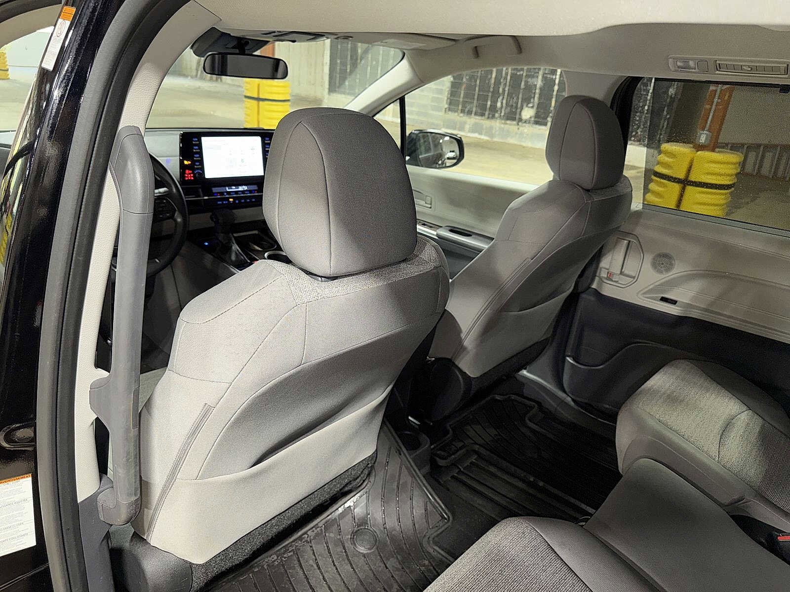 Thumbnail: 2022 Toyota Sienna - 28