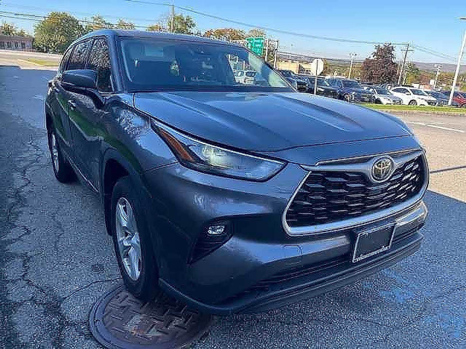 Thumbnail: 2022 Toyota Highlander - 3