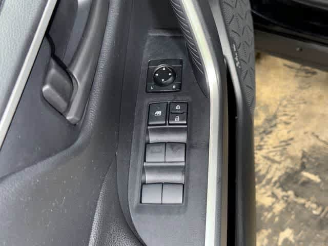 Thumbnail: 2021 Toyota RAV4 - 22