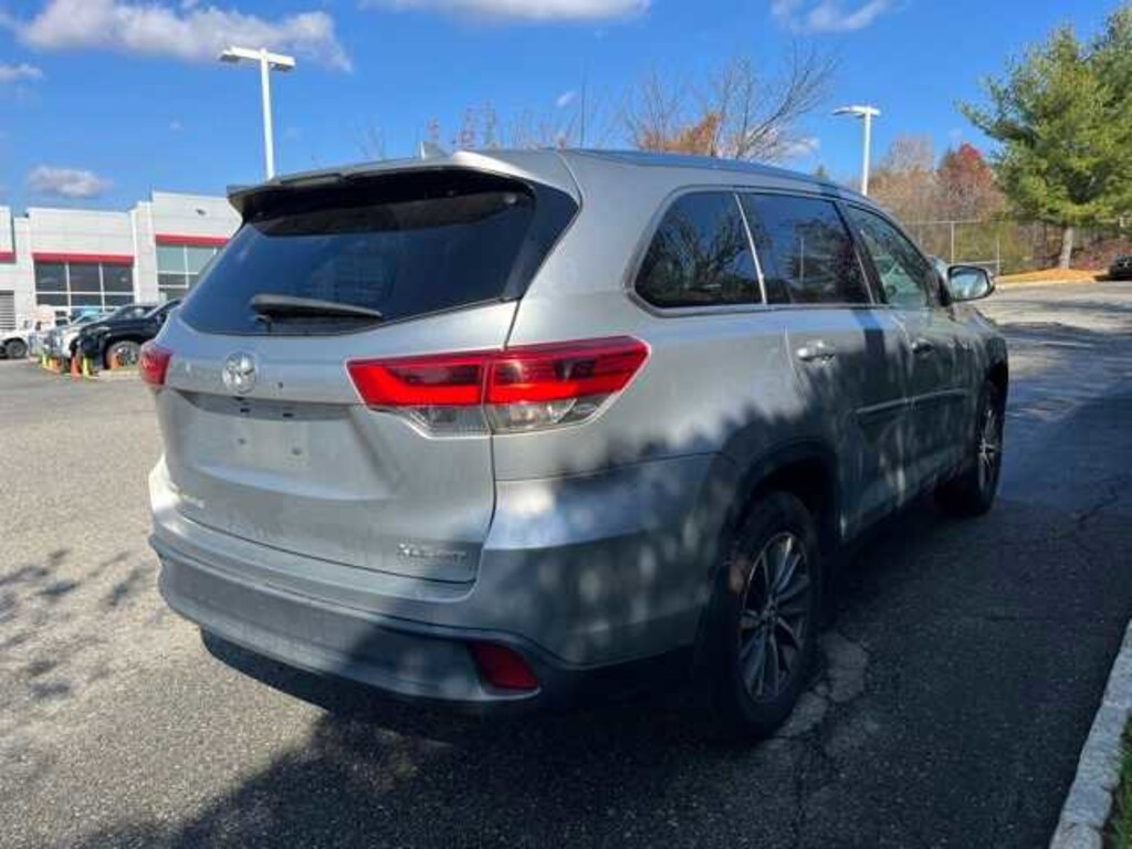 Used 2019 Toyota Highlander XLE V6 SUV