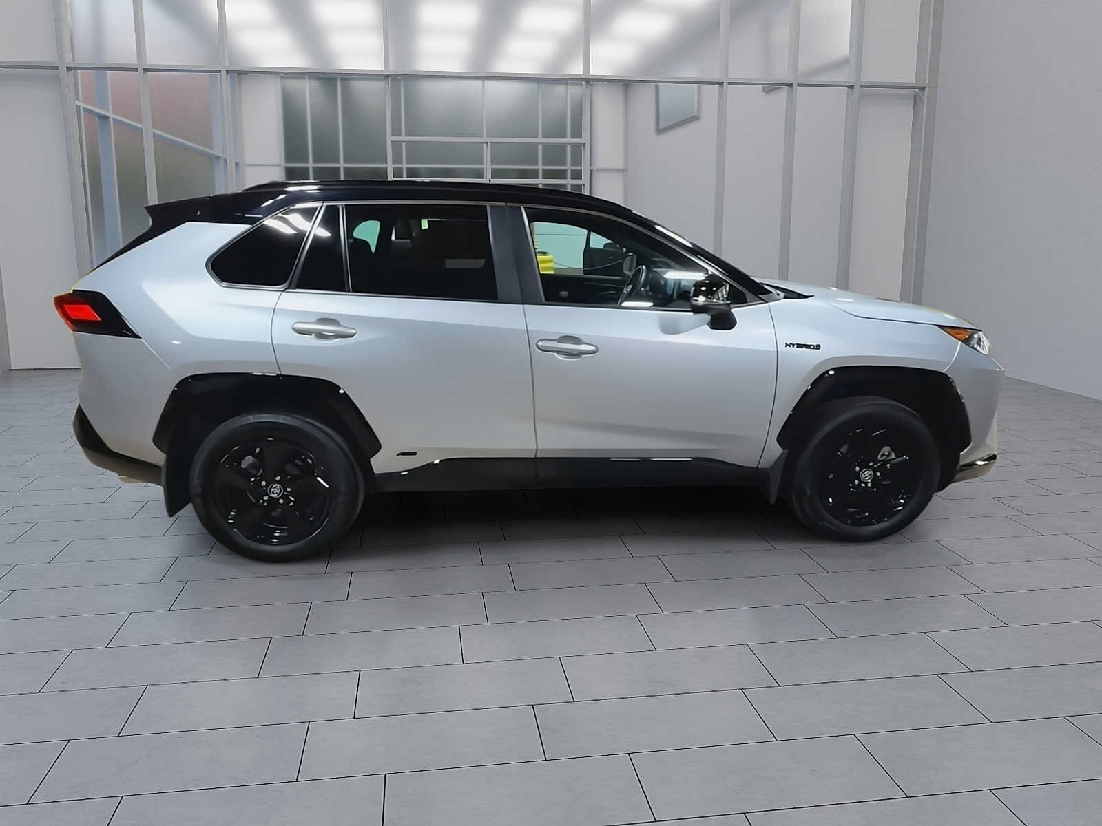 Thumbnail: 2021 Toyota RAV4 - 9