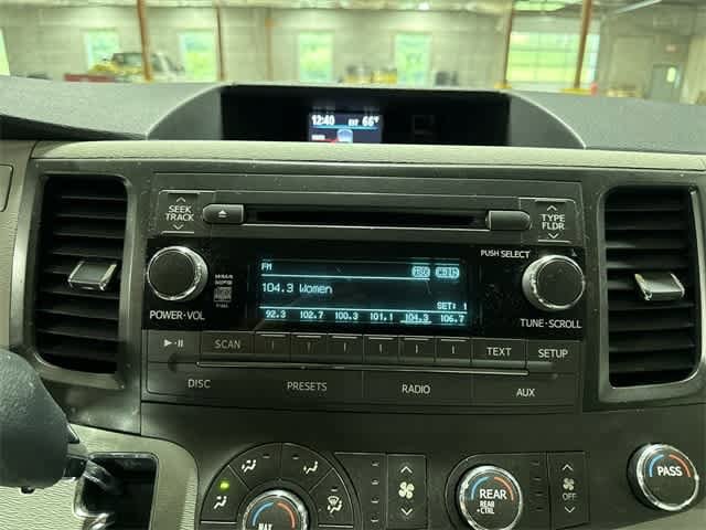 Thumbnail: 2011 Toyota Sienna - 20