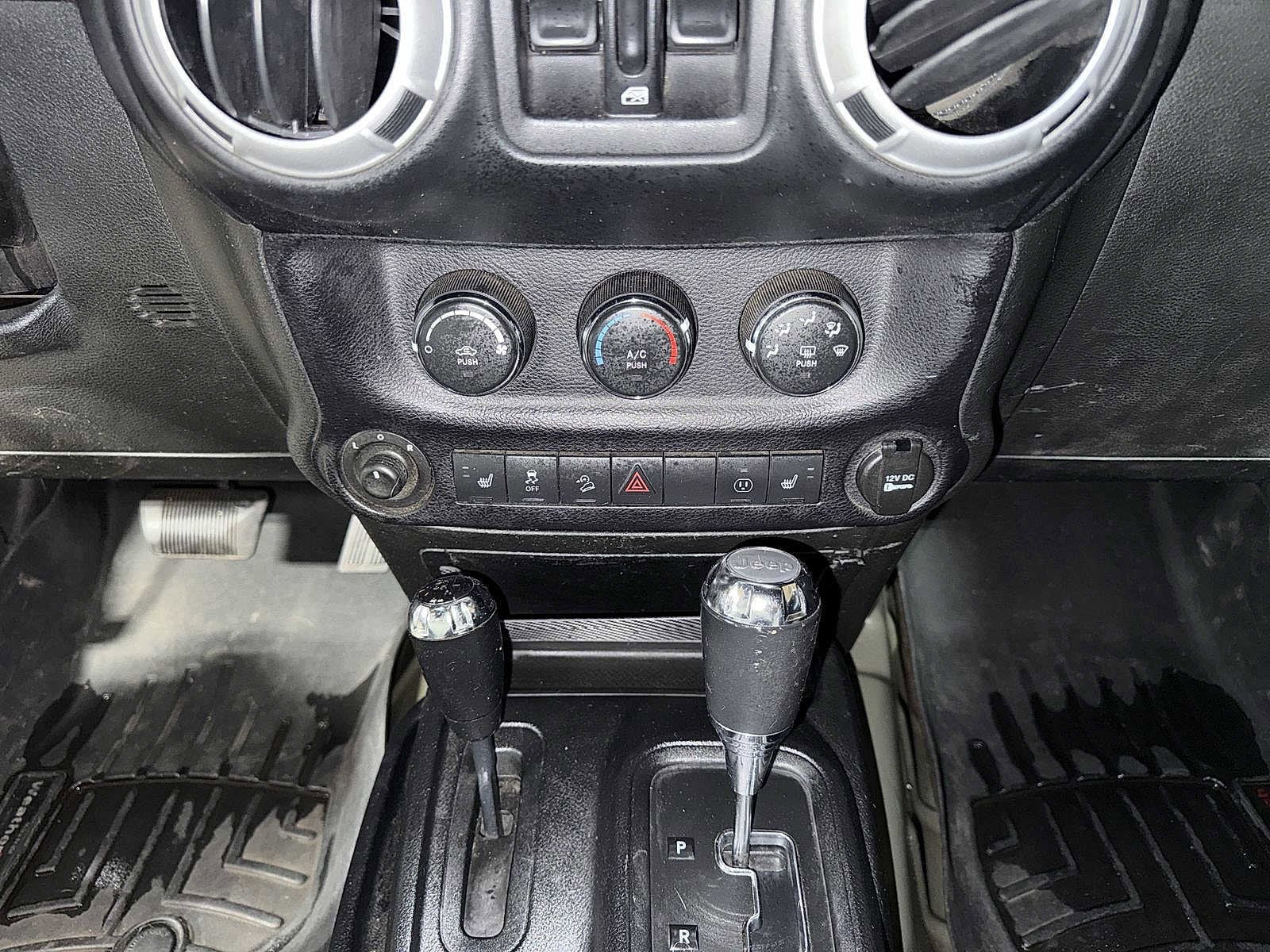 Thumbnail: 2015 Jeep Wrangler - 20