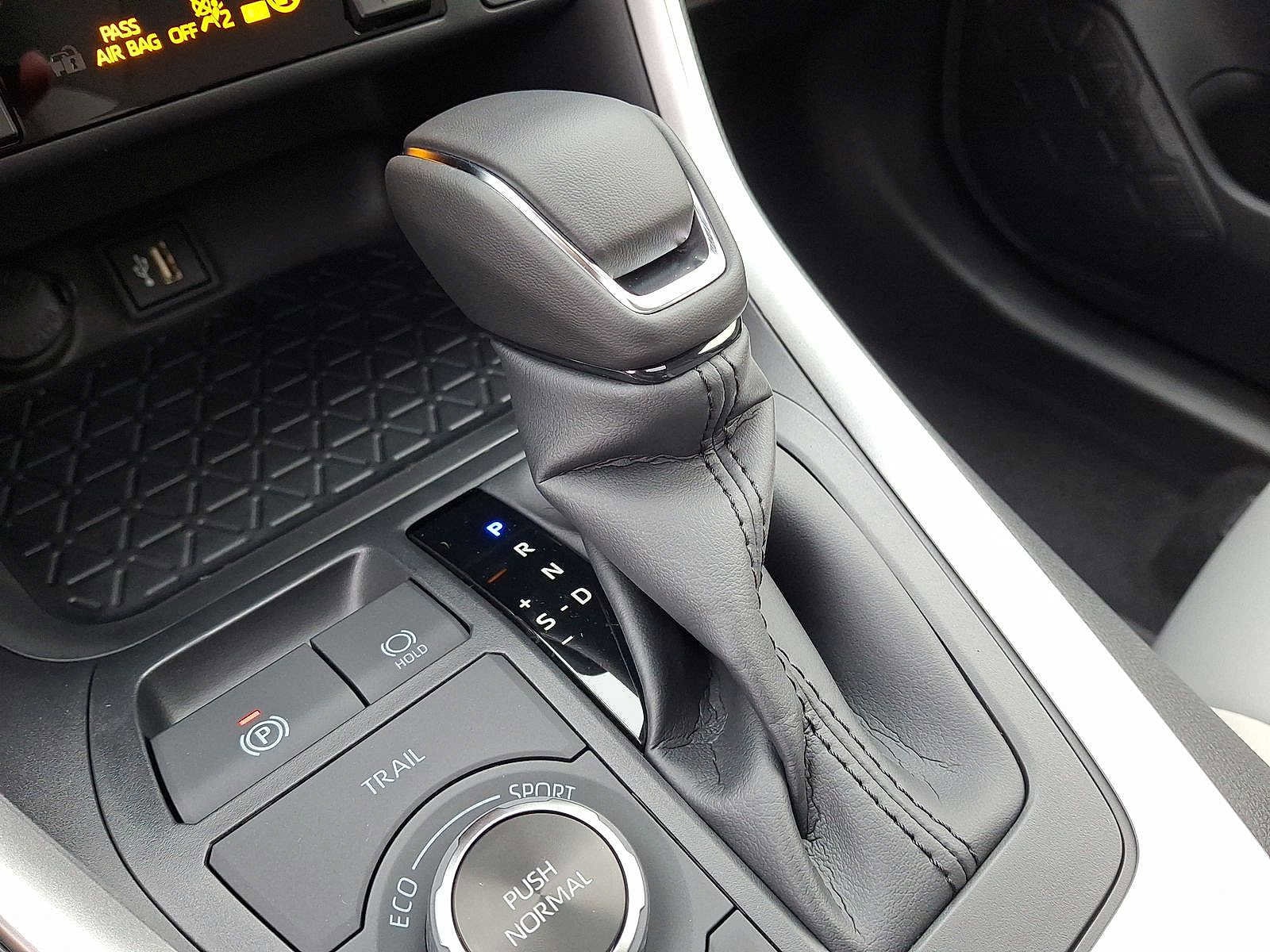 Thumbnail: 2025 Toyota RAV4 - 15