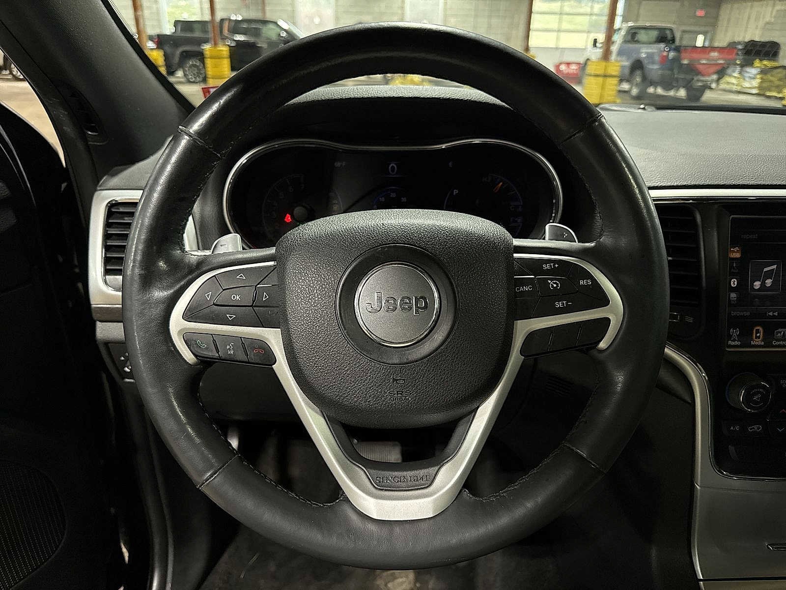 Thumbnail: 2015 Jeep Grand Cherokee - 18