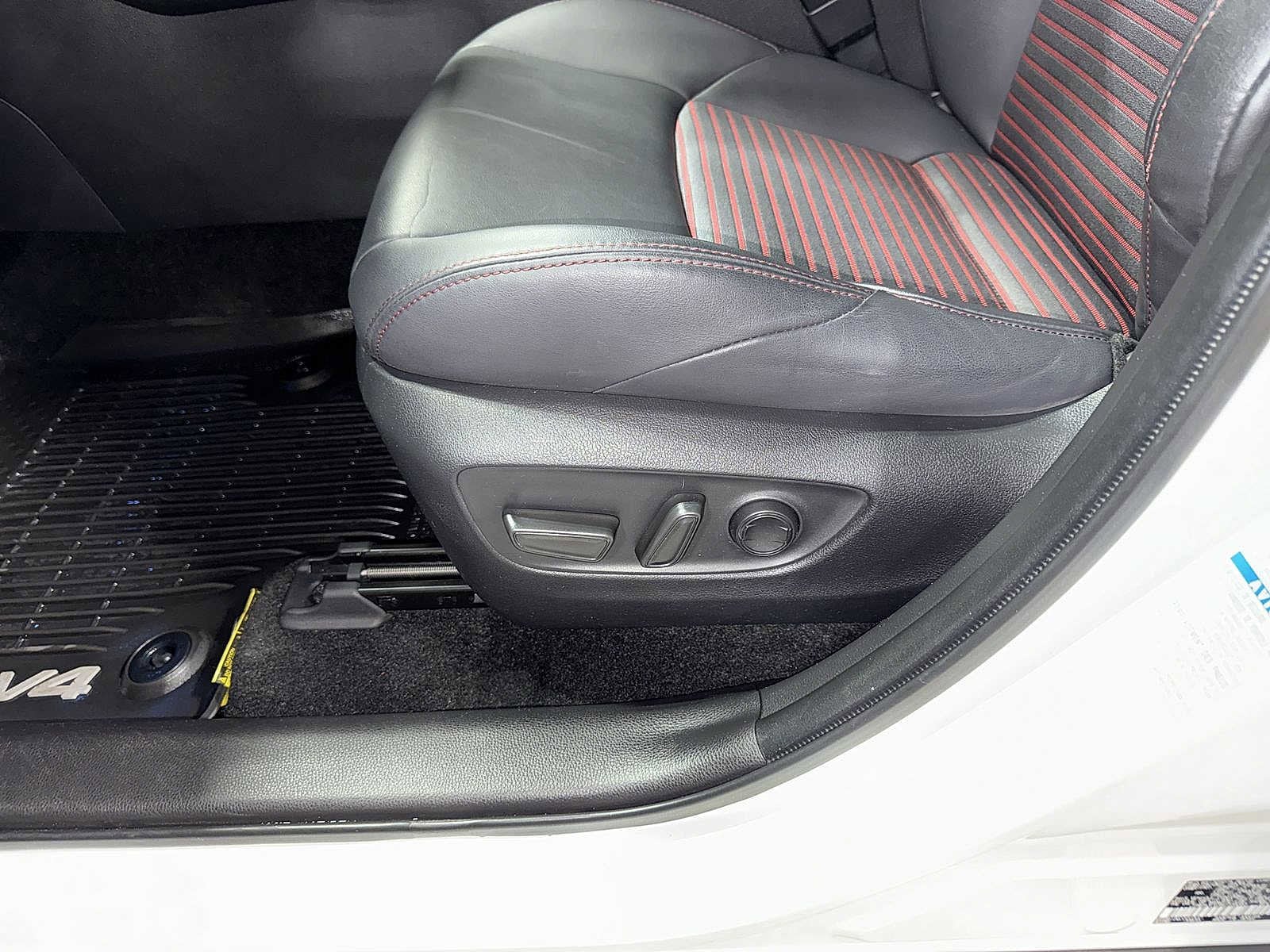 Thumbnail: 2022 Toyota RAV4 - 23