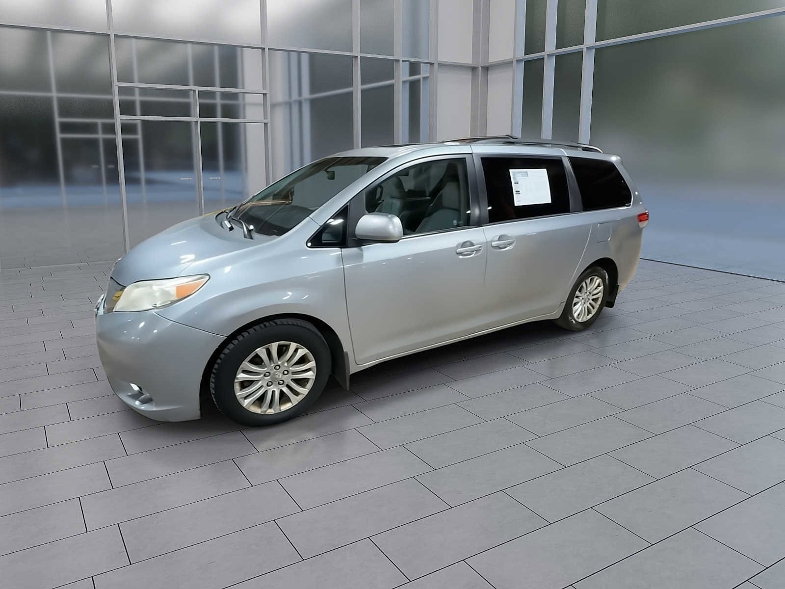 Thumbnail: 2011 Toyota Sienna - 4