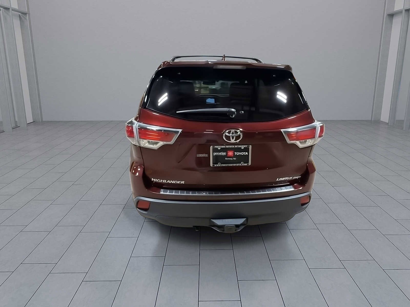 Thumbnail: 2016 Toyota Highlander - 7