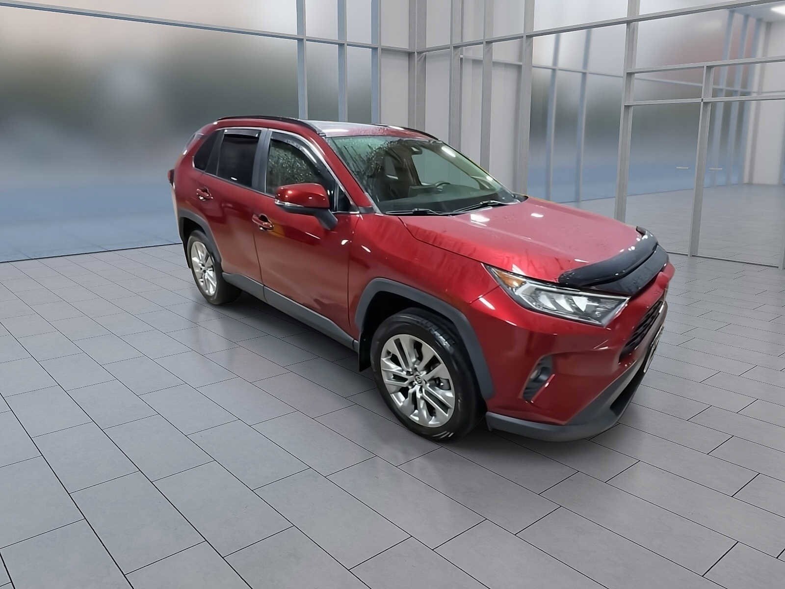 2021 Toyota RAV4 XLE Premium photo 2