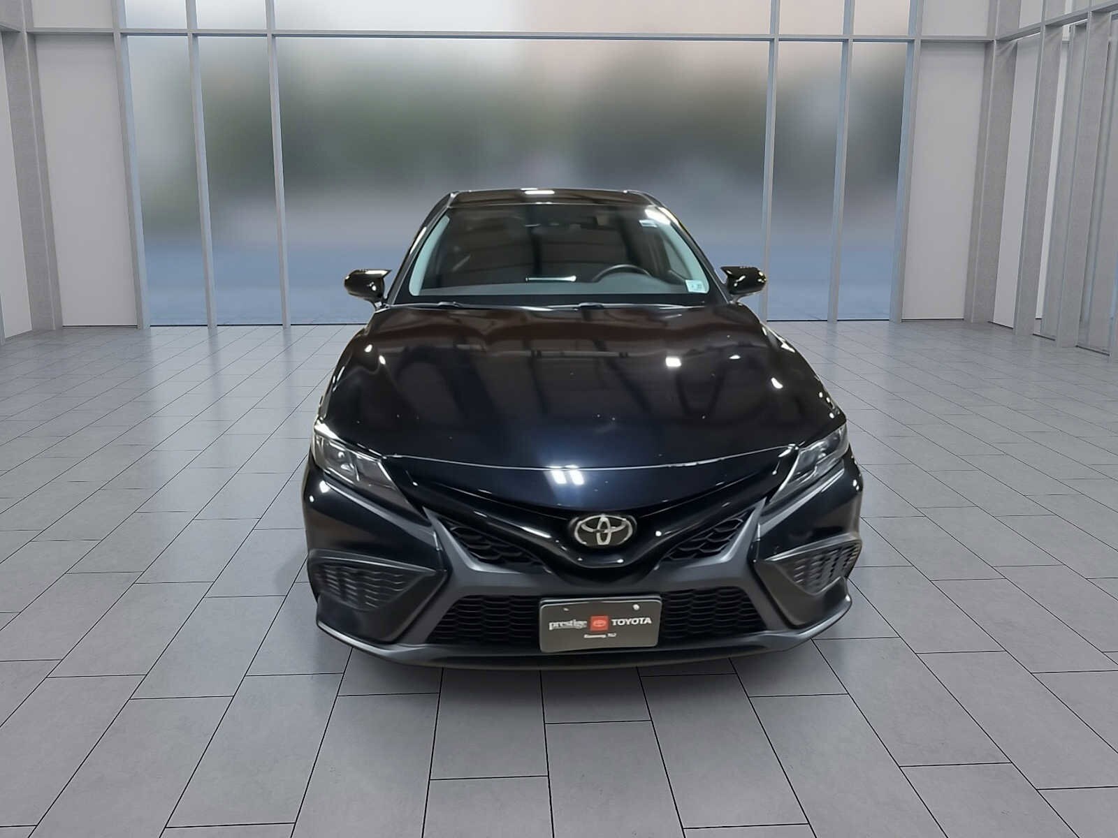 2022 Toyota Camry SE photo 3