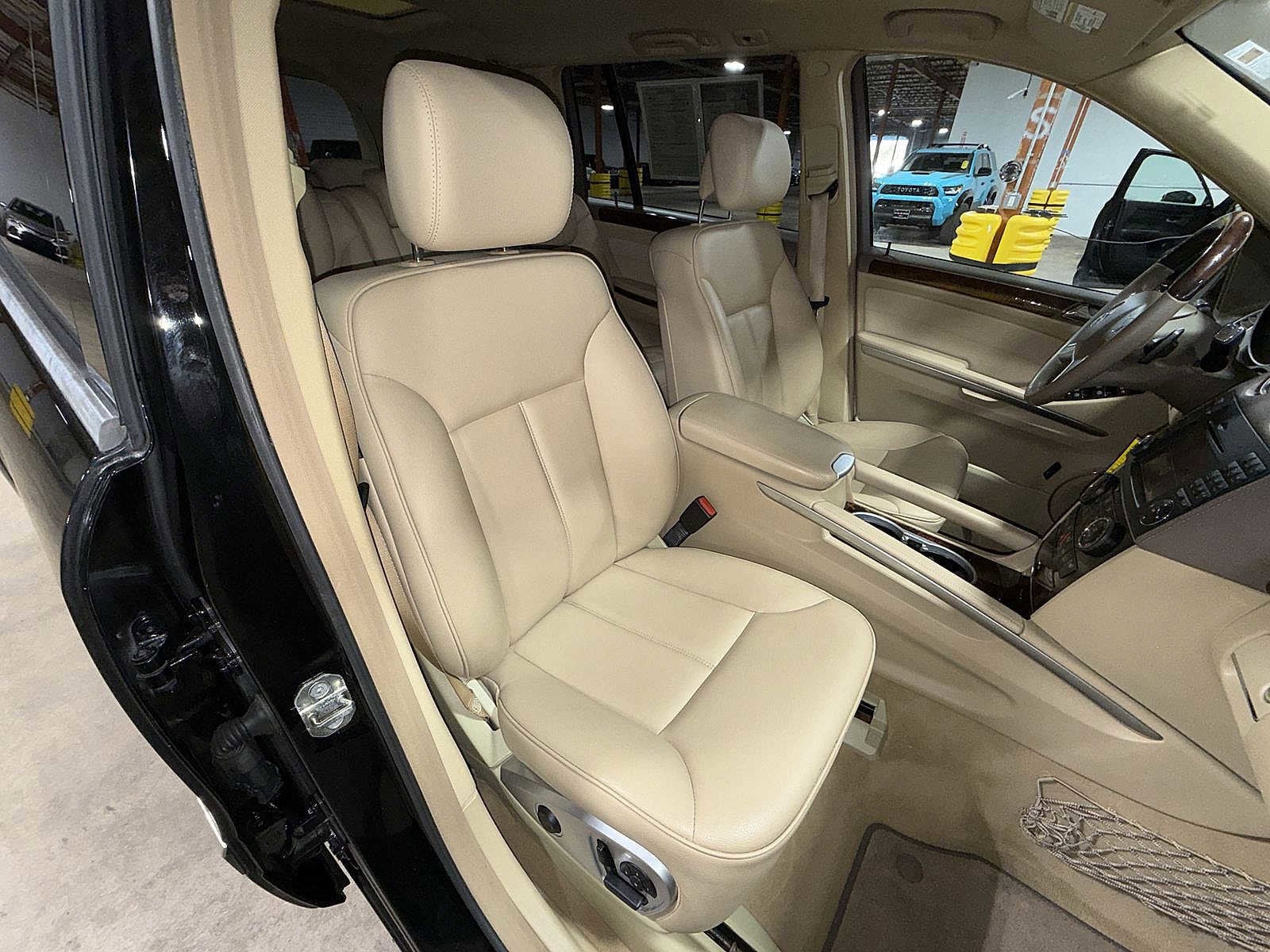 Thumbnail: 2011 Mercedes-Benz GL-Class - 16