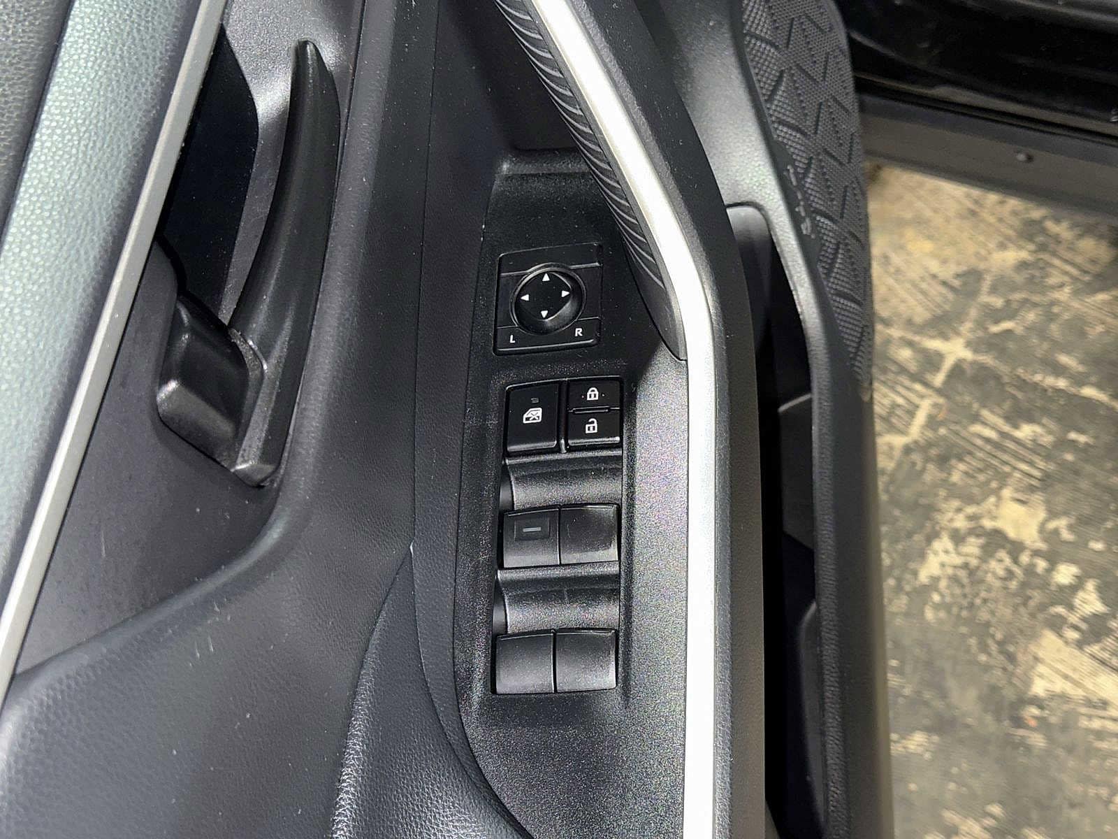 Thumbnail: 2021 Toyota RAV4 - 22