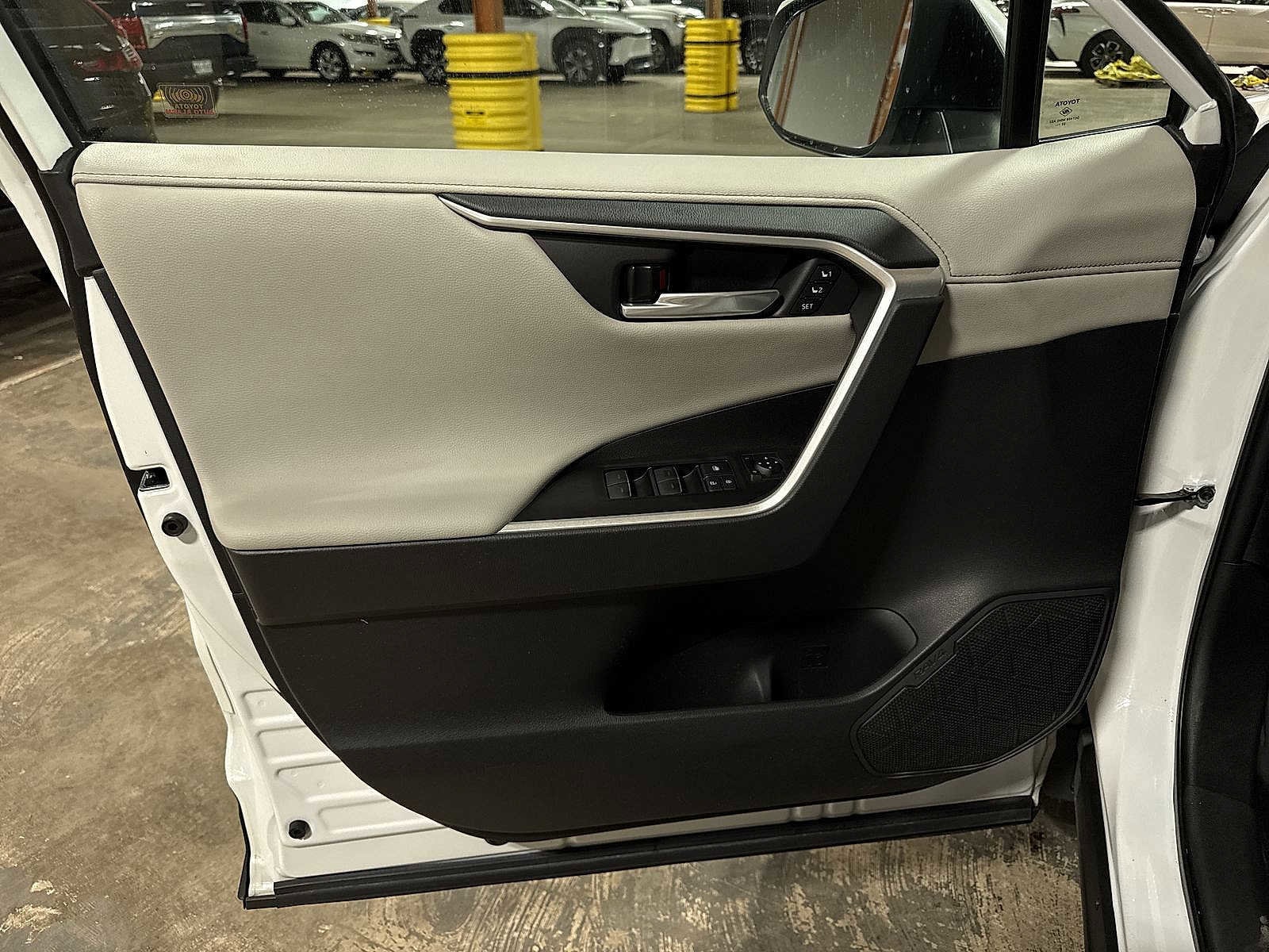 Thumbnail: 2023 Toyota RAV4 - 32