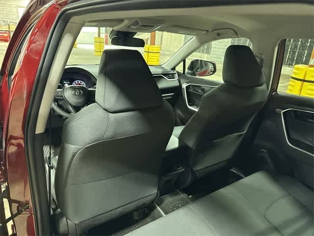 2022 Toyota RAV4 LE 27