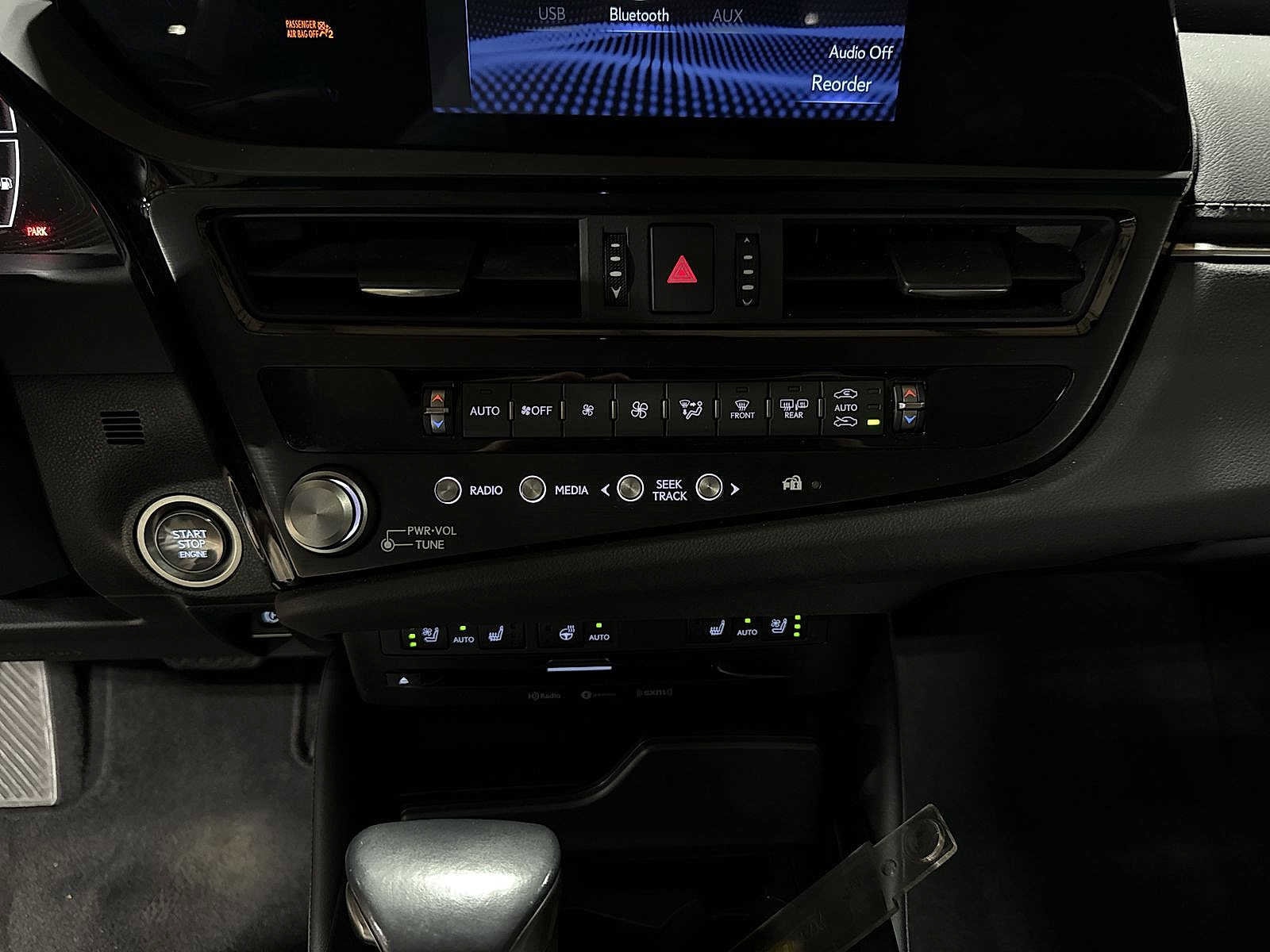 Thumbnail: 2022 Lexus ES - 21