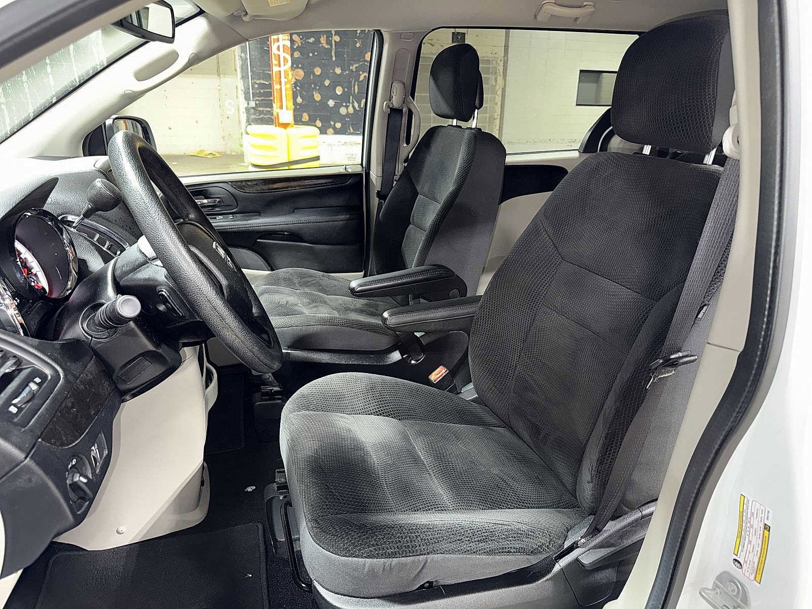 Thumbnail: 2019 Dodge Grand Caravan - 15