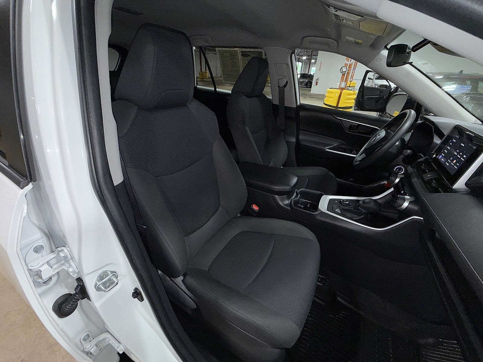 Thumbnail: 2023 Toyota RAV4 - 16