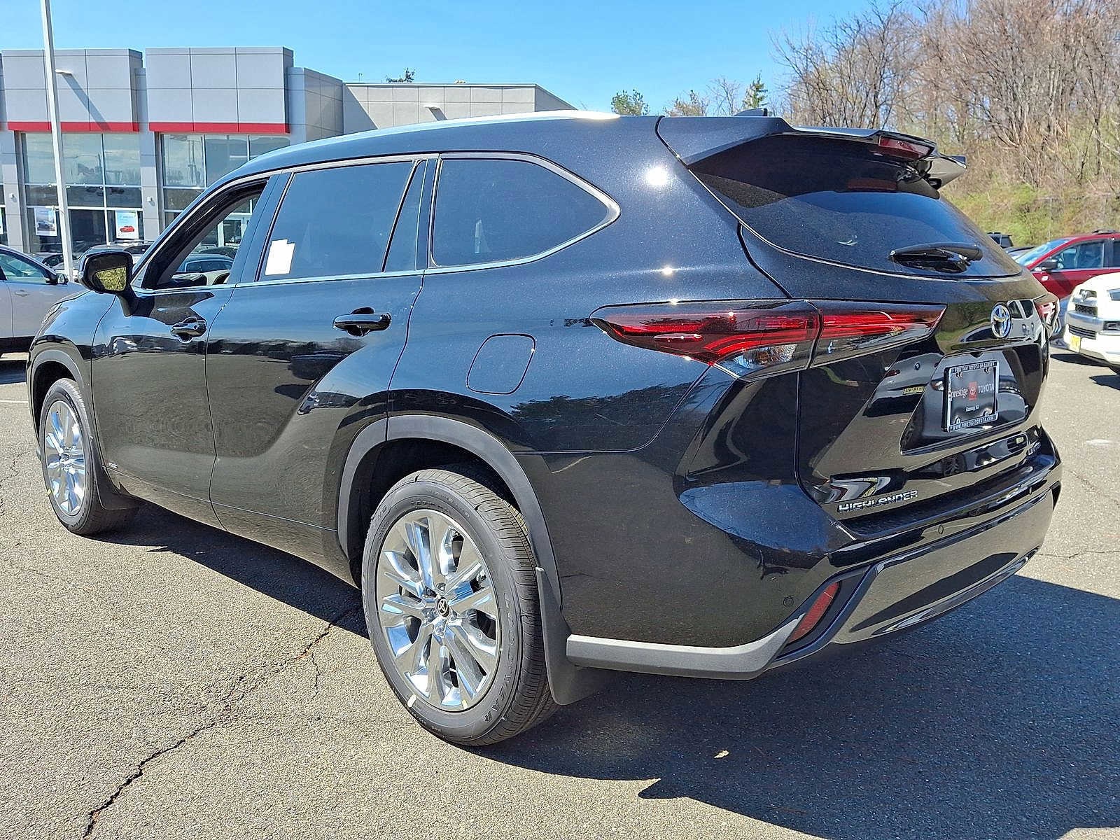 Thumbnail: 2026 Toyota Highlander - 22