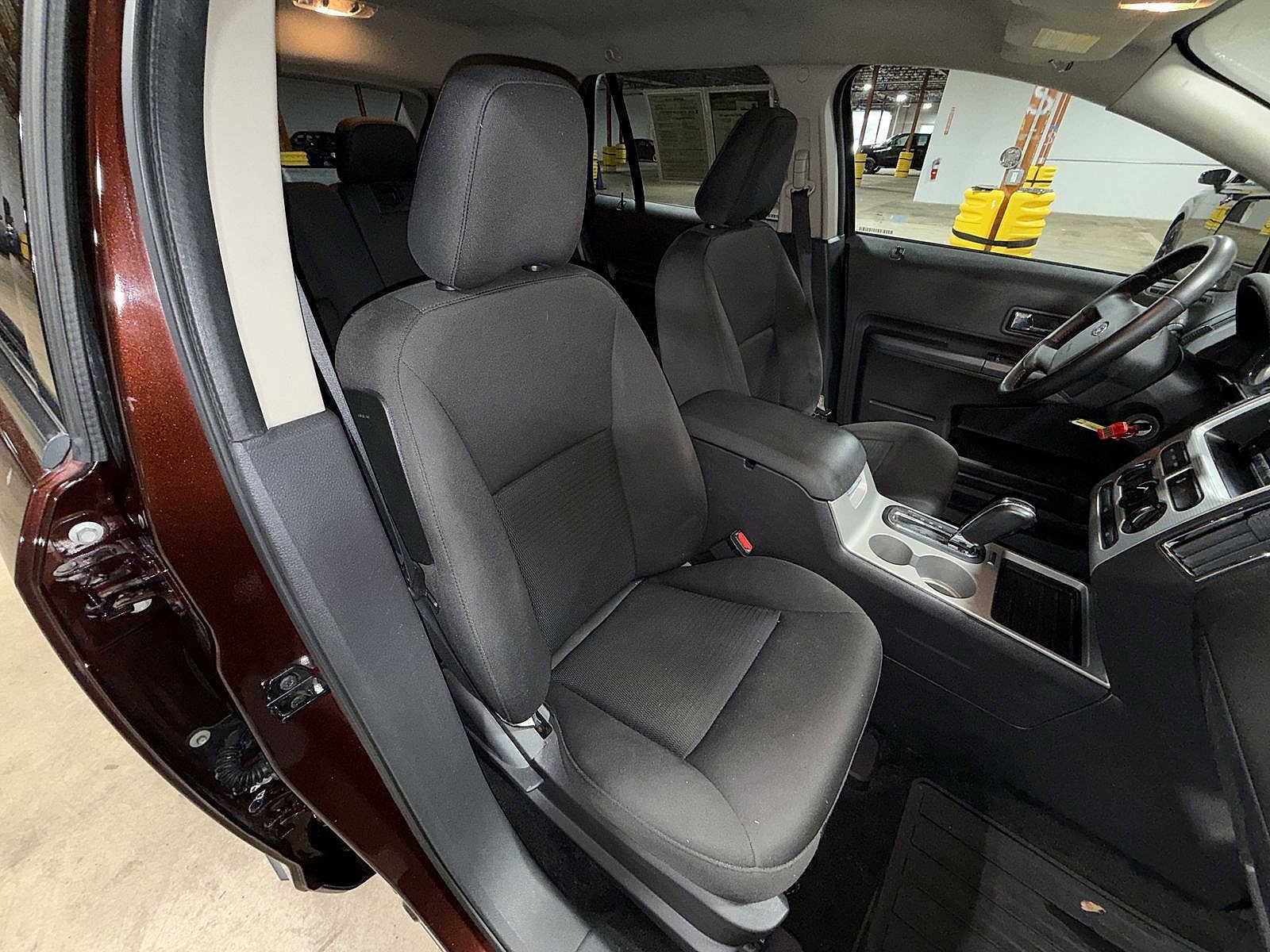 Thumbnail: 2010 Ford Edge - 16