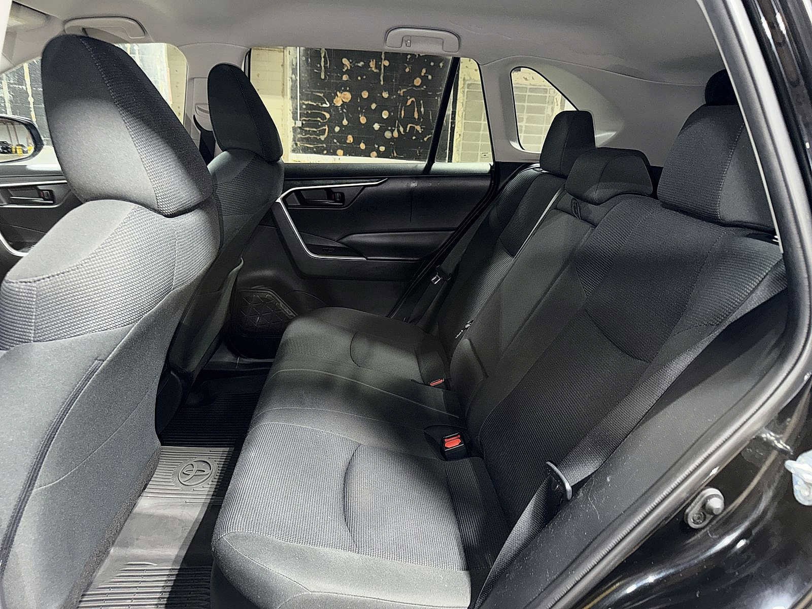 Thumbnail: 2020 Toyota RAV4 - 17