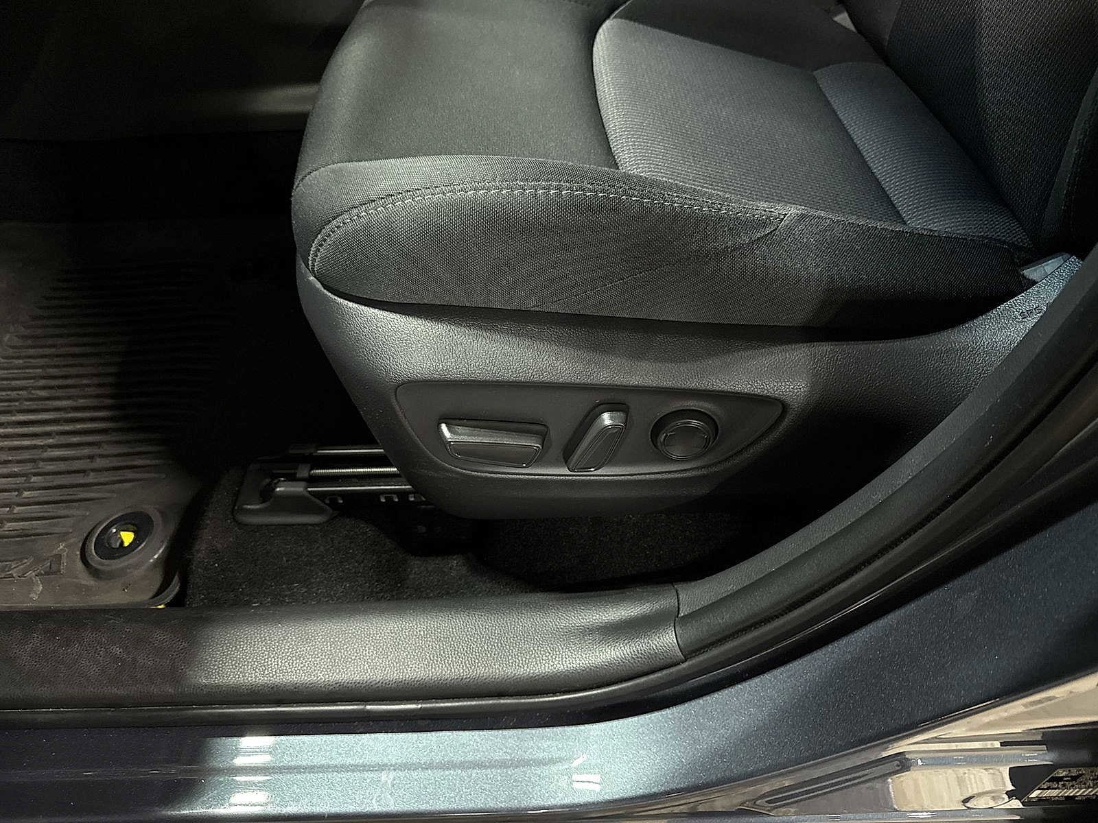 Thumbnail: 2023 Toyota Venza - 23